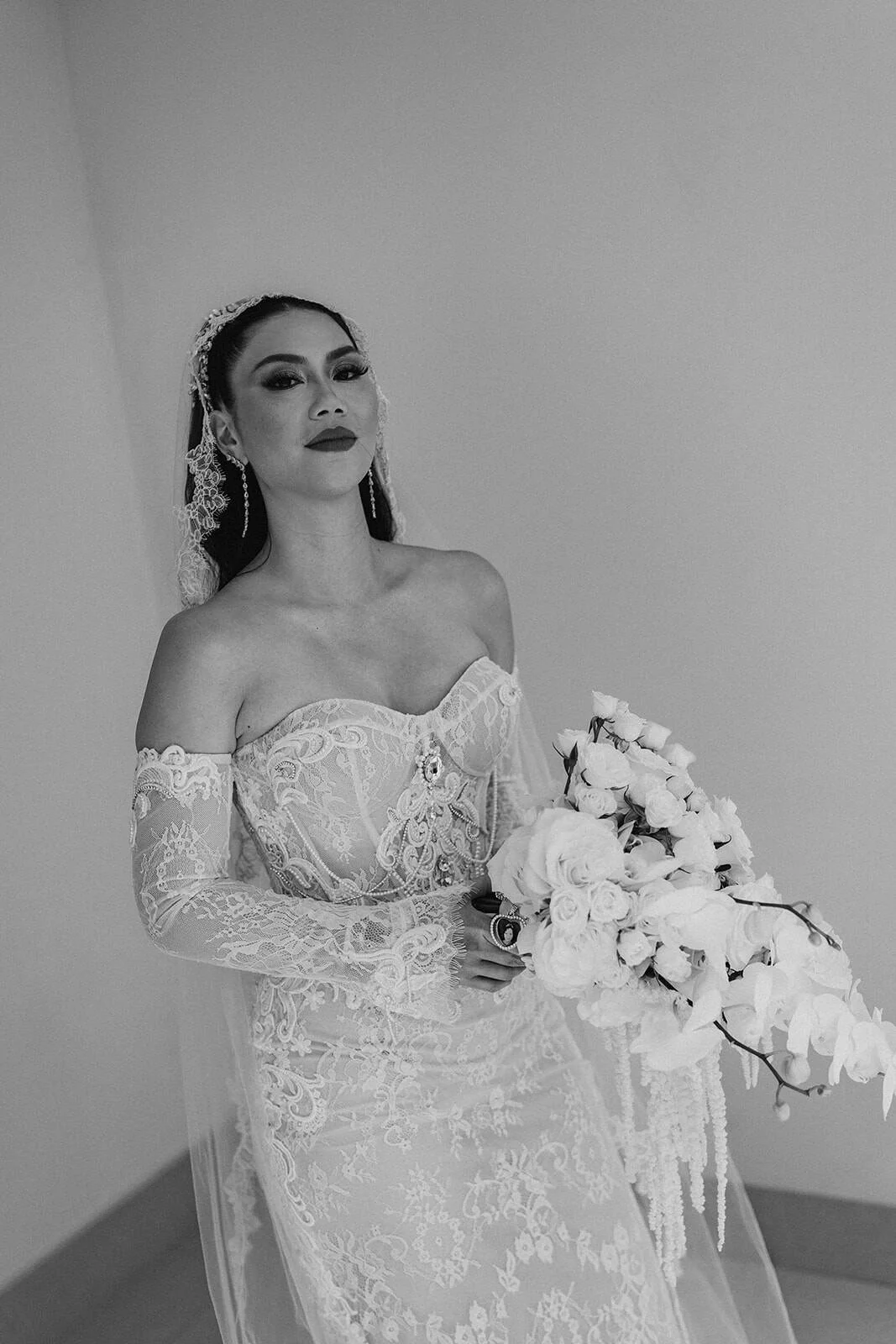 garza-blanca-cancun-bridal-portrait-bouquet.jpg