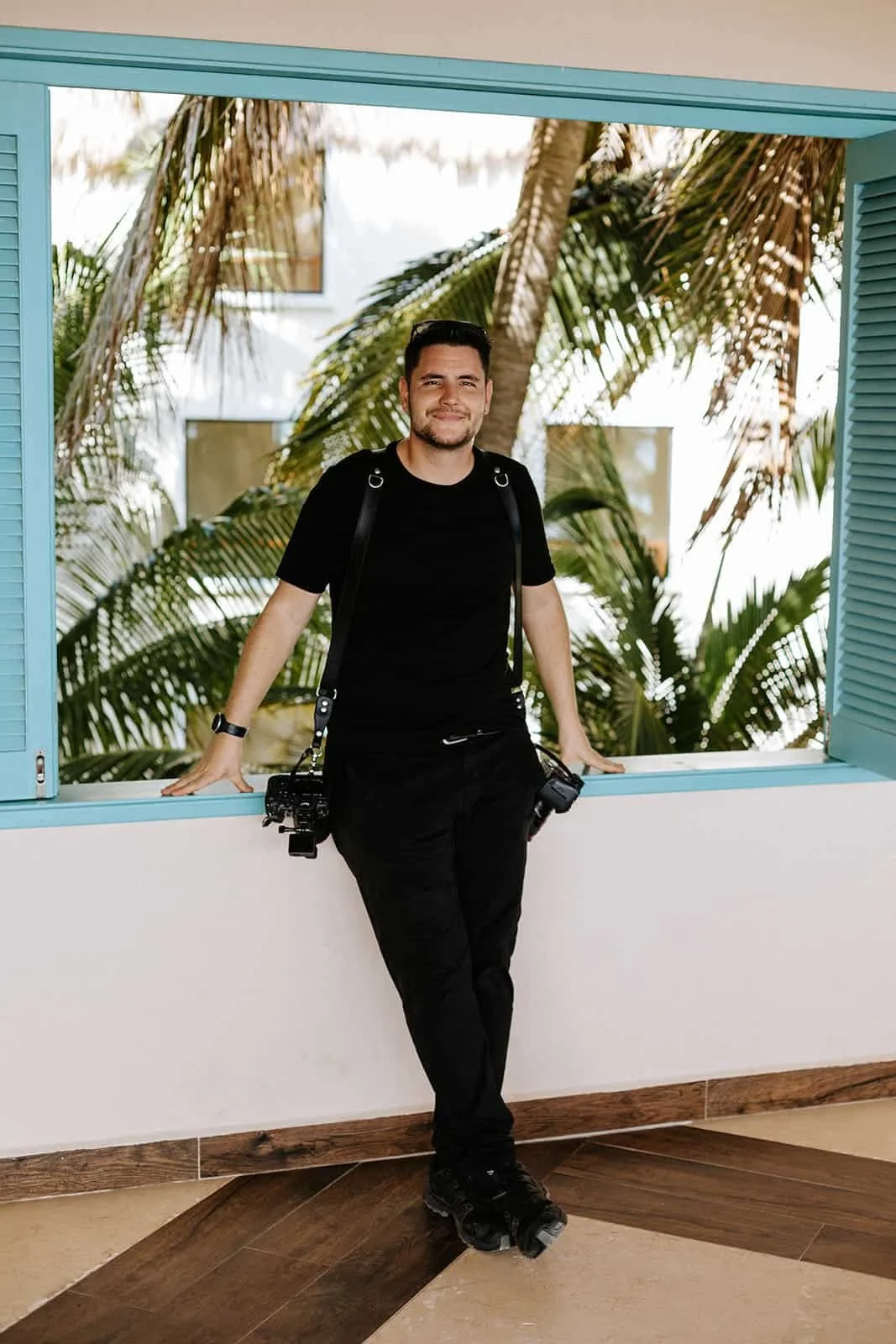 portrait of luke fotoliv, wedding photographer based in Cancun Mexico.