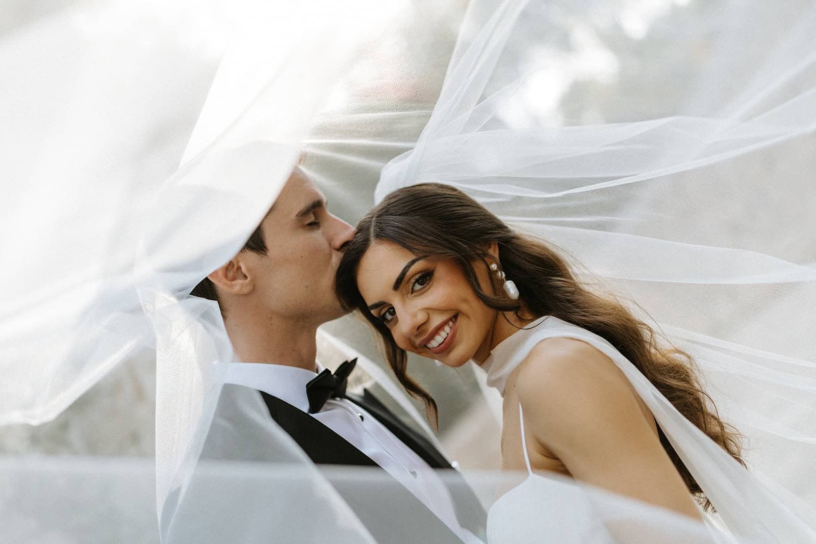 xcaret-park-bride-groom-intimate-veil-portrait.jpg