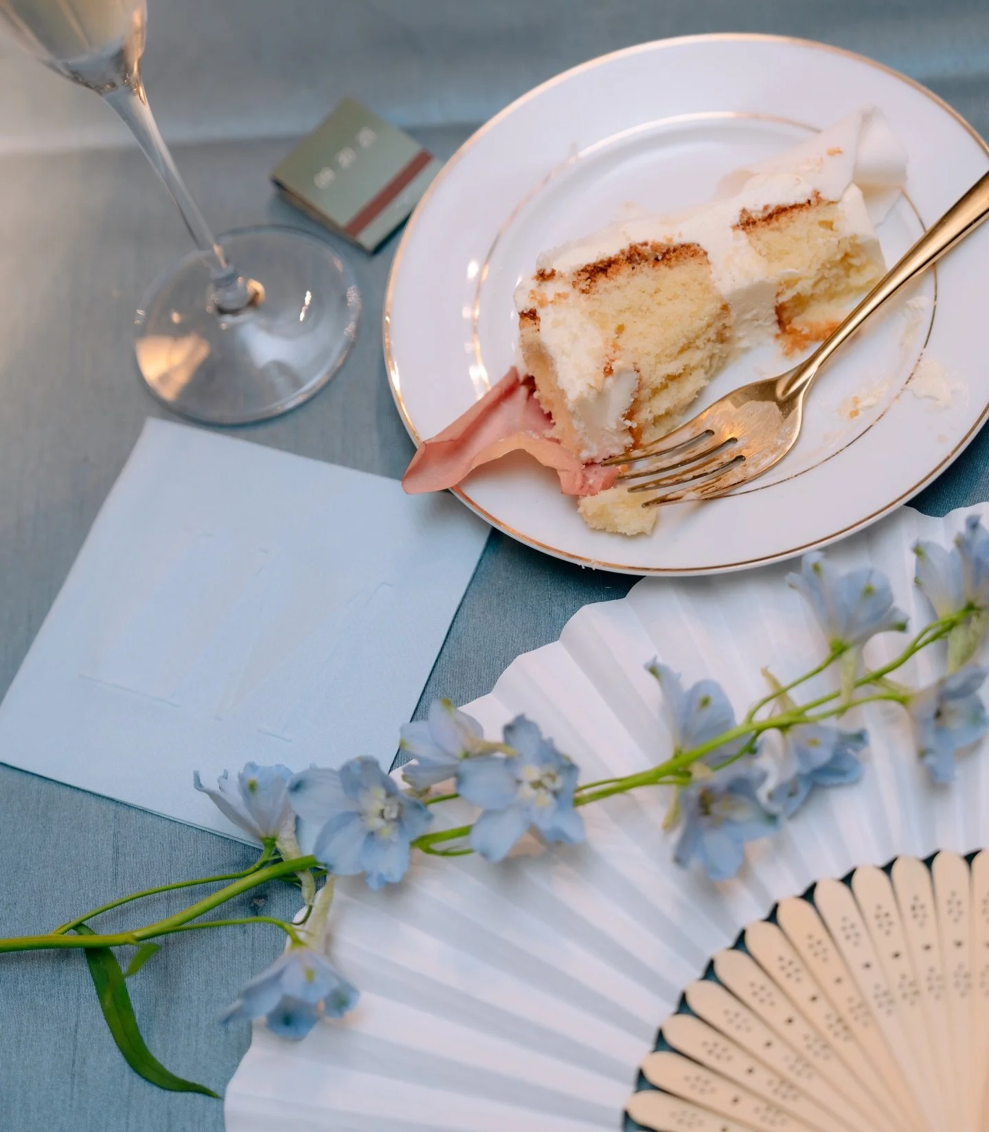 L+M&rsquo;s reception carried its own kind of warmth with sunlight softening over the tent, glasses lifted in gratitude, and the easy joy that unfolds when loved ones gather closely. 

Small moments became the ones that were remembered - a shared lau