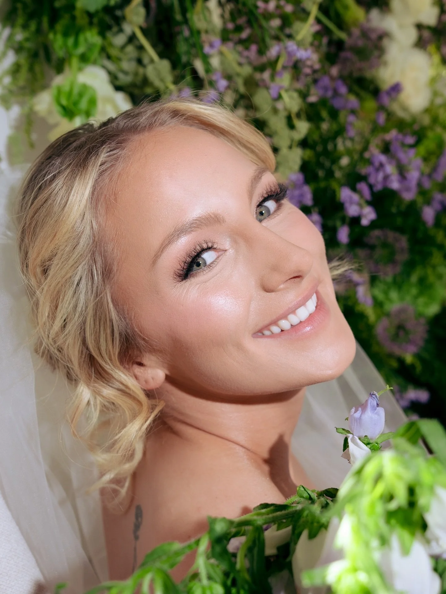 Even though it was the dead of winter in Wisconsin, @madebymoriahfloral brought the spring vibes to this shoot at the charming @mon.bijou.ocon 🌸 

As the seasons slowly change and excitement for blooming florals and pastel tones grows, it&rsquo;s a 