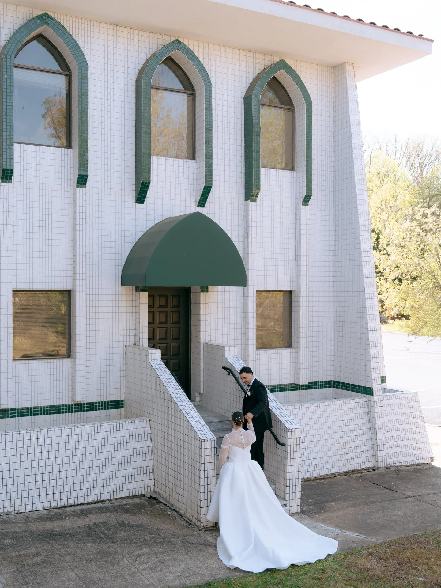 This beautiful mosque was not shy with her stunning architecture. Humble, simple, and exquisitely confident. 

Places like this always seem to echo the dynamic of the couple that chooses it. Quietly assured, intimately connected, and effortlessly cha