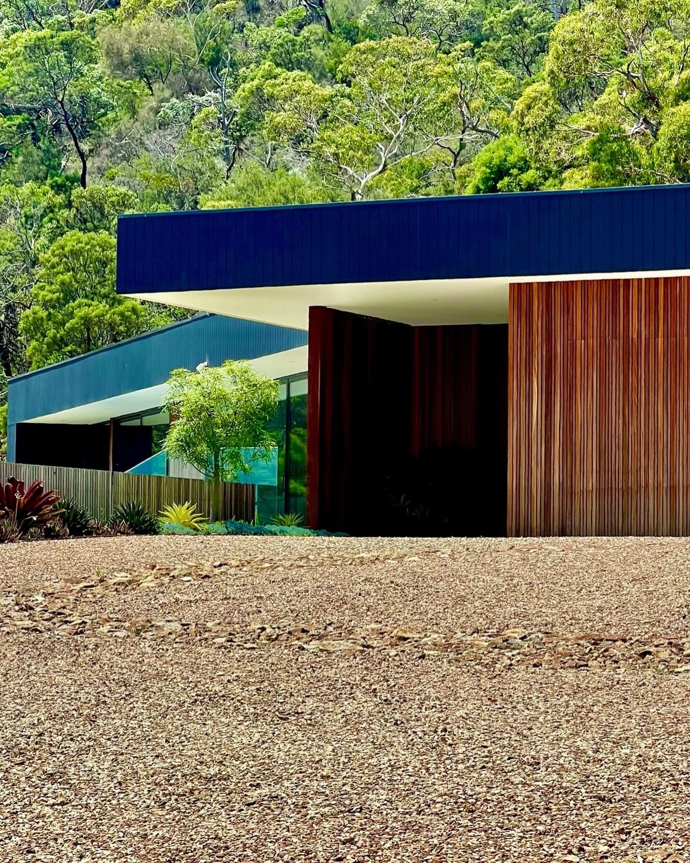 This one stops you in your tracks&hellip;

Architecture sitting quietly in the landscape&hellip; not fighting it&hellip; not dominating it&hellip; just belonging
Clean lines&hellip; warm timbers&hellip; deep eaves&hellip; and the bush wrapping straig