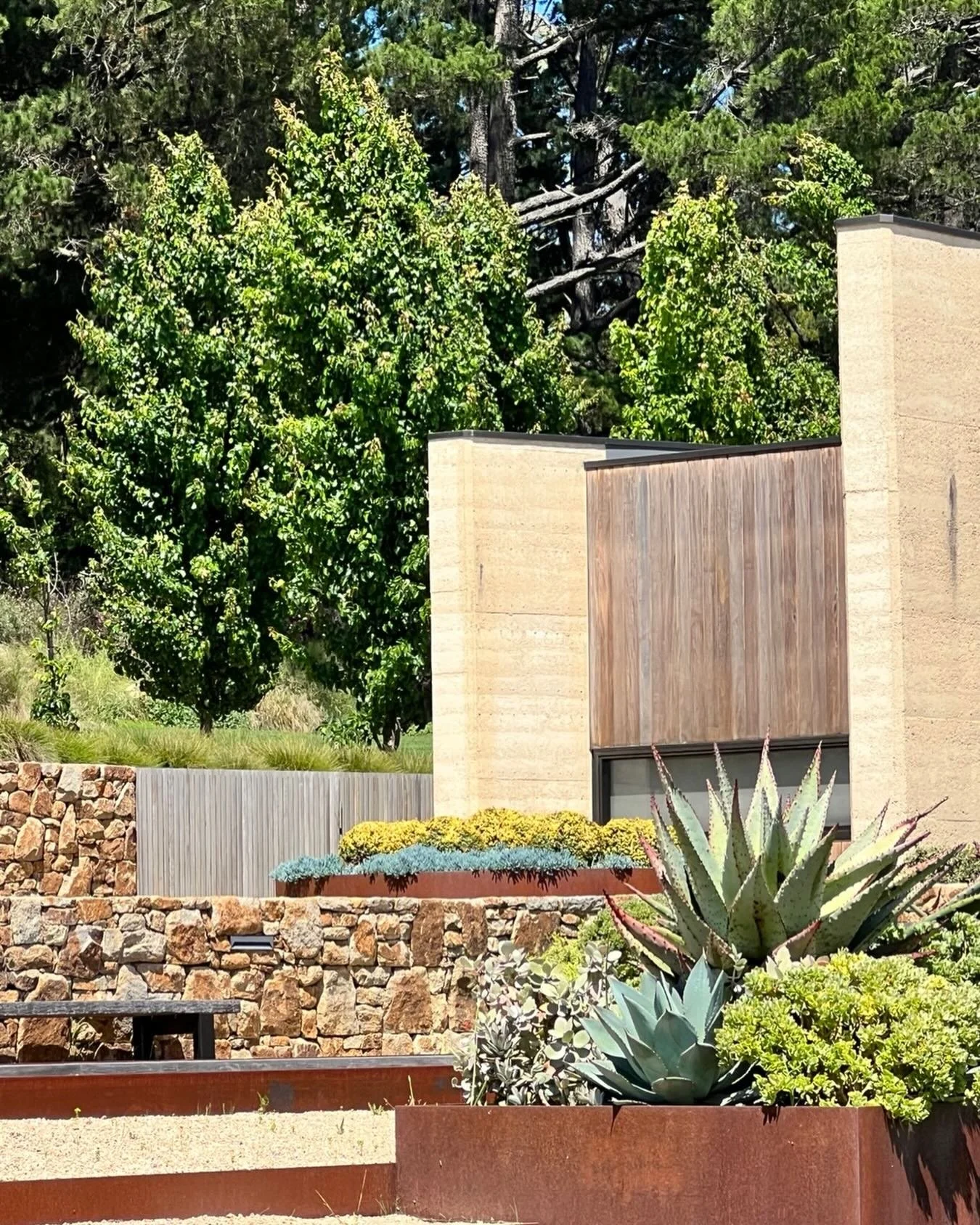 Perched high above the rolling valleys of Red Hill&hellip; this spectacular project is a beautiful reminder that collaboration creates magic ✨

Working alongside talented architects, designers and craftsmen to bring a vision to life is what fuels us 