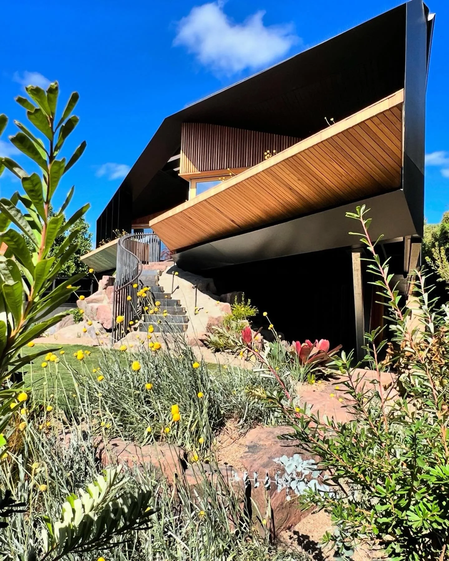 🌿 KROSS HOUSE 🌿

One of the things I love most about this project is how the landscape and architecture work together as one. Designed by the talented team at  FIGR Architecture￼ and built by  Vivid Construction Company￼, Kross House sits beautiful
