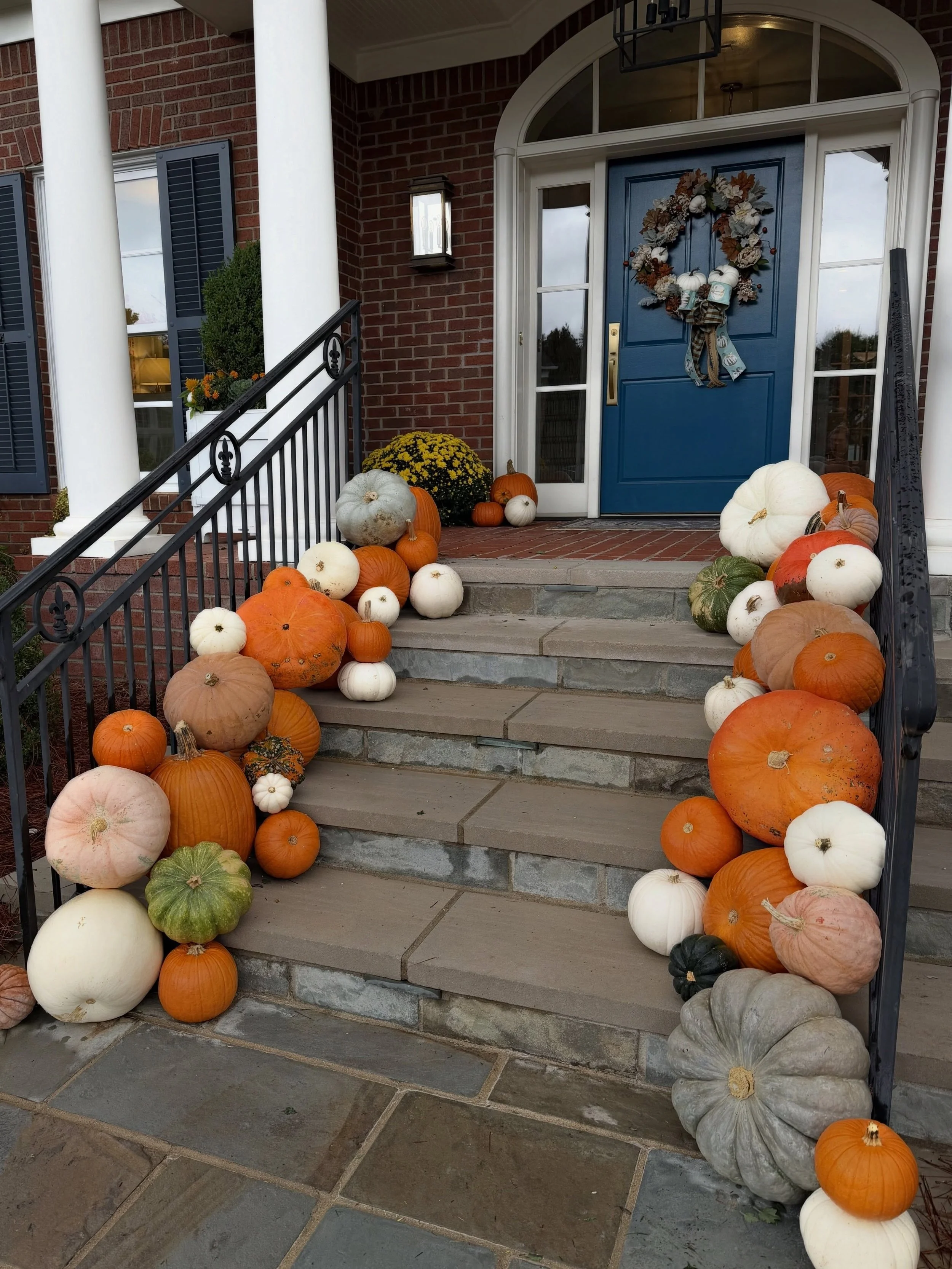 Rain or shine, the pumpkins must go on! 🎃☔️

A little rain wasn&rsquo;t going to stop us from bringing ALL the fall magic to this returning Hello Pumpkin family! 🍂🧡

This Premium Pumpkin Package is making a grand entrance with layers of gorgeous h