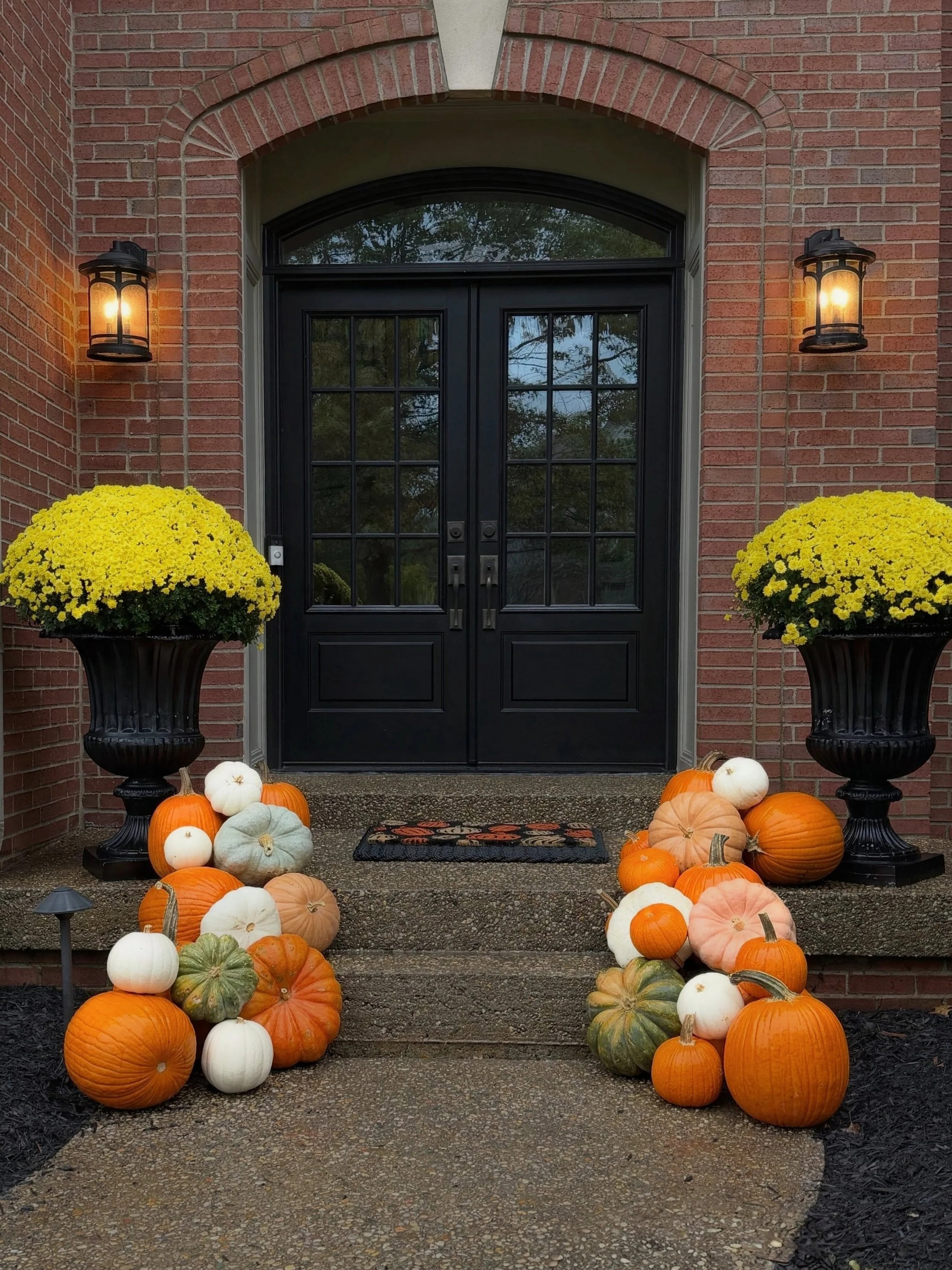 I have photographed this house at 5 AM in the dark and this year midmorning in the rain. You want to know what is the same between the two years&hellip; This house ALWAYS looks good.

 Hello Pumpkin delivers, designs, and disposes of pumpkins for you