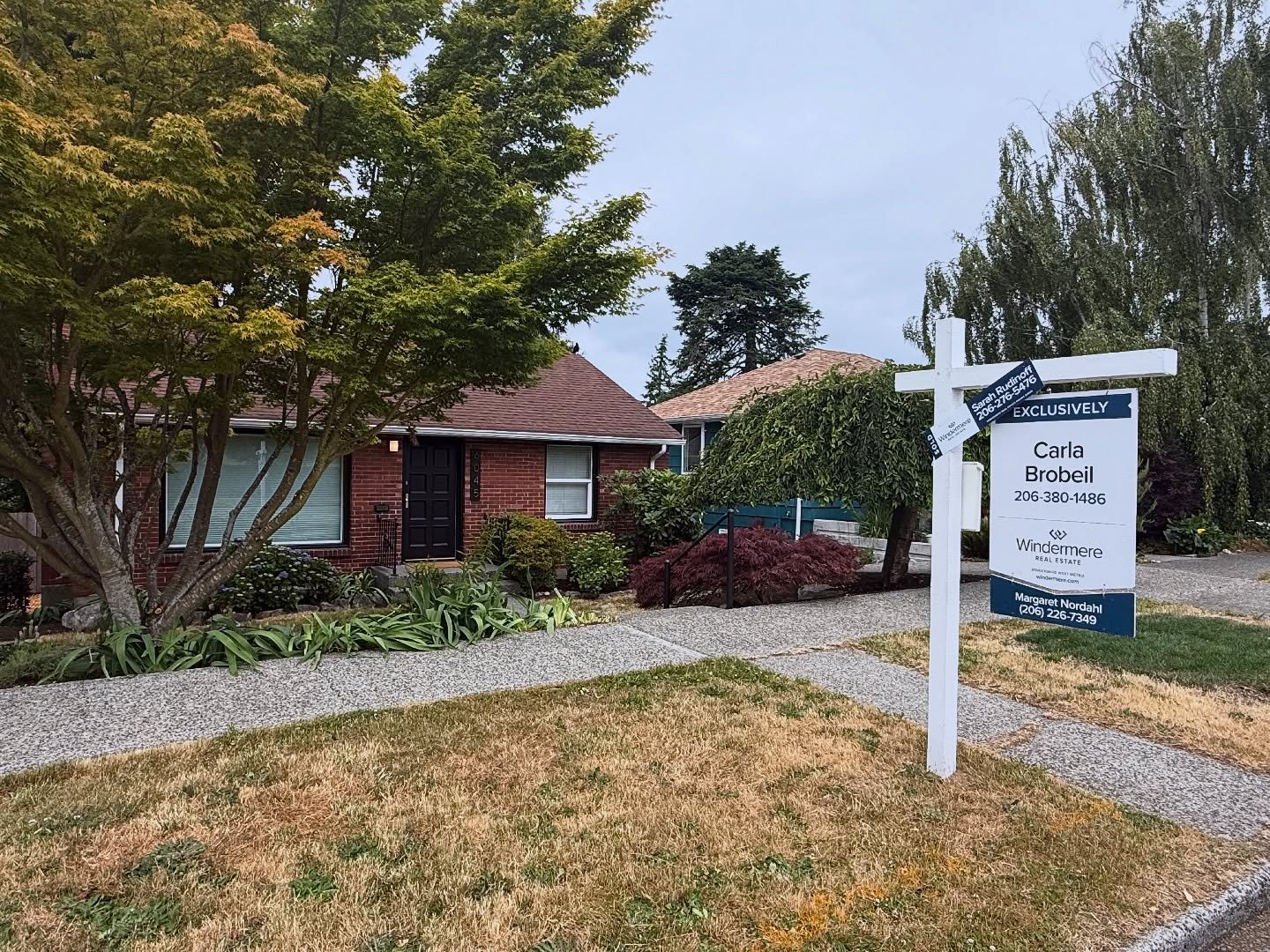Saw this super sweet house in West Seattle this weekend with my buyers who have been searching for the last 4 months- we made an offer yesterday and were 1 of 8 offers- popular place! We got it!!! Yay! Congrats Taylor and Emily!
👏🏠🗝️🌲🌅