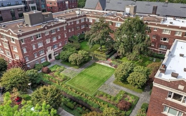 Love this building! The Victoria, a 1921 gem on Queen Anne has always been a favorite of mine. Built in the &ldquo;New York&rdquo; style right after WWI, it covers an entire block and is right across the street from Kerry Park and the most iconic vie