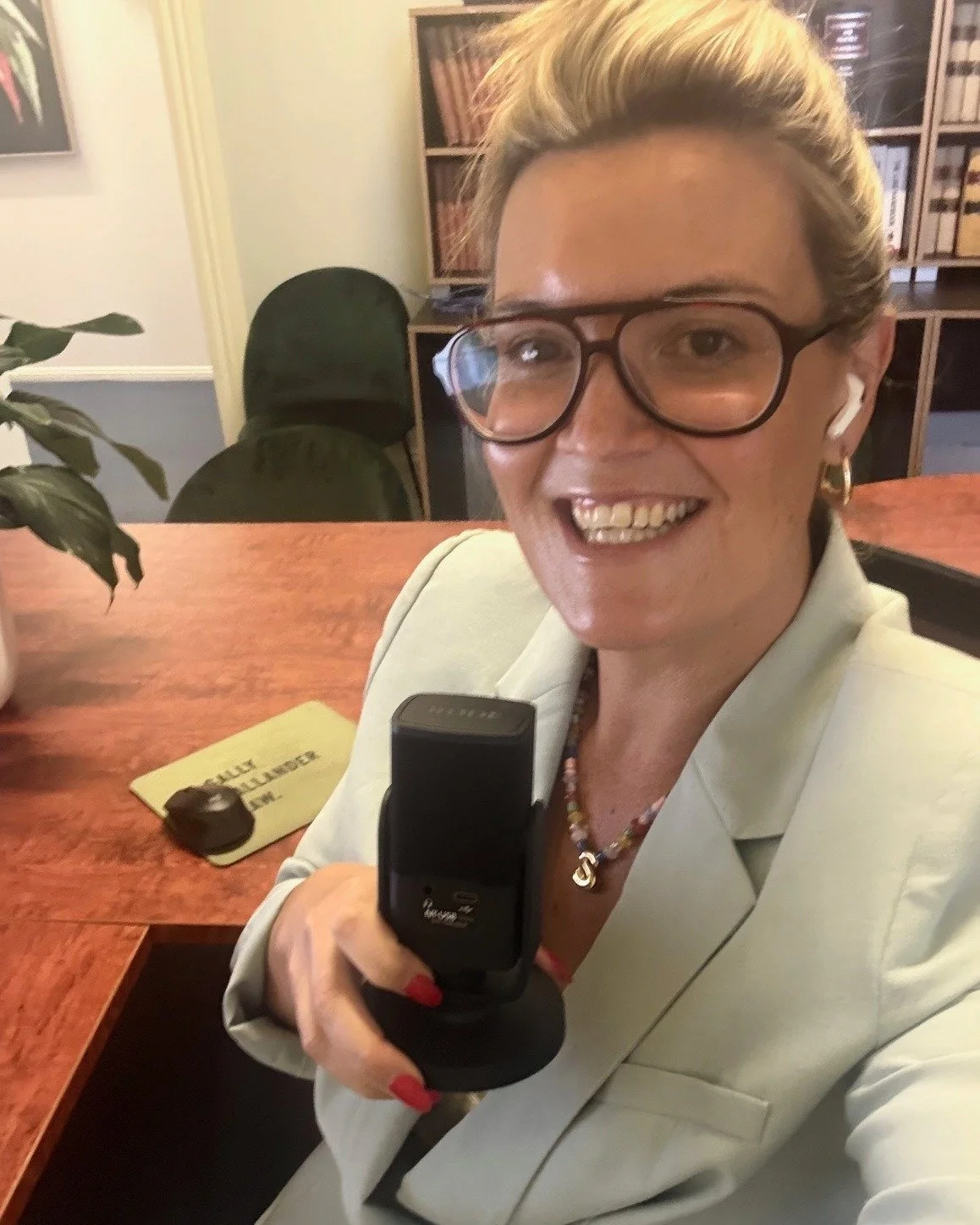 Behind-the-mic this week for an in-depth chat with the Prot&eacute;g&eacute; Podcast &ndash; @lawyers_weekly podcast dedicated to law students &amp; graduates across the country. 

We sat down with the team to chat all things law in bush, particularl