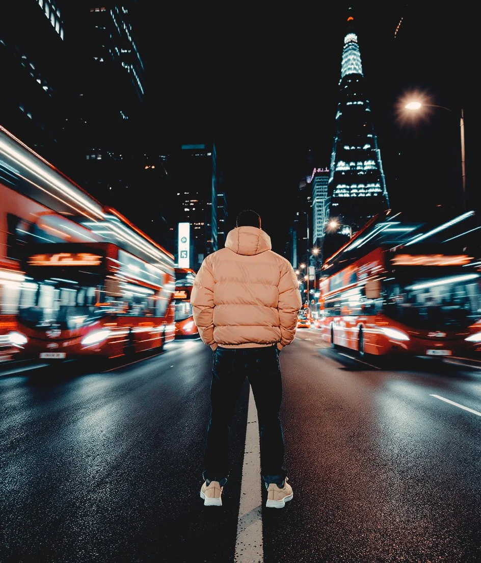 Default_Night_street_photography_in_a_big_city_A_man_wearing_a_0 Ok3.jpg