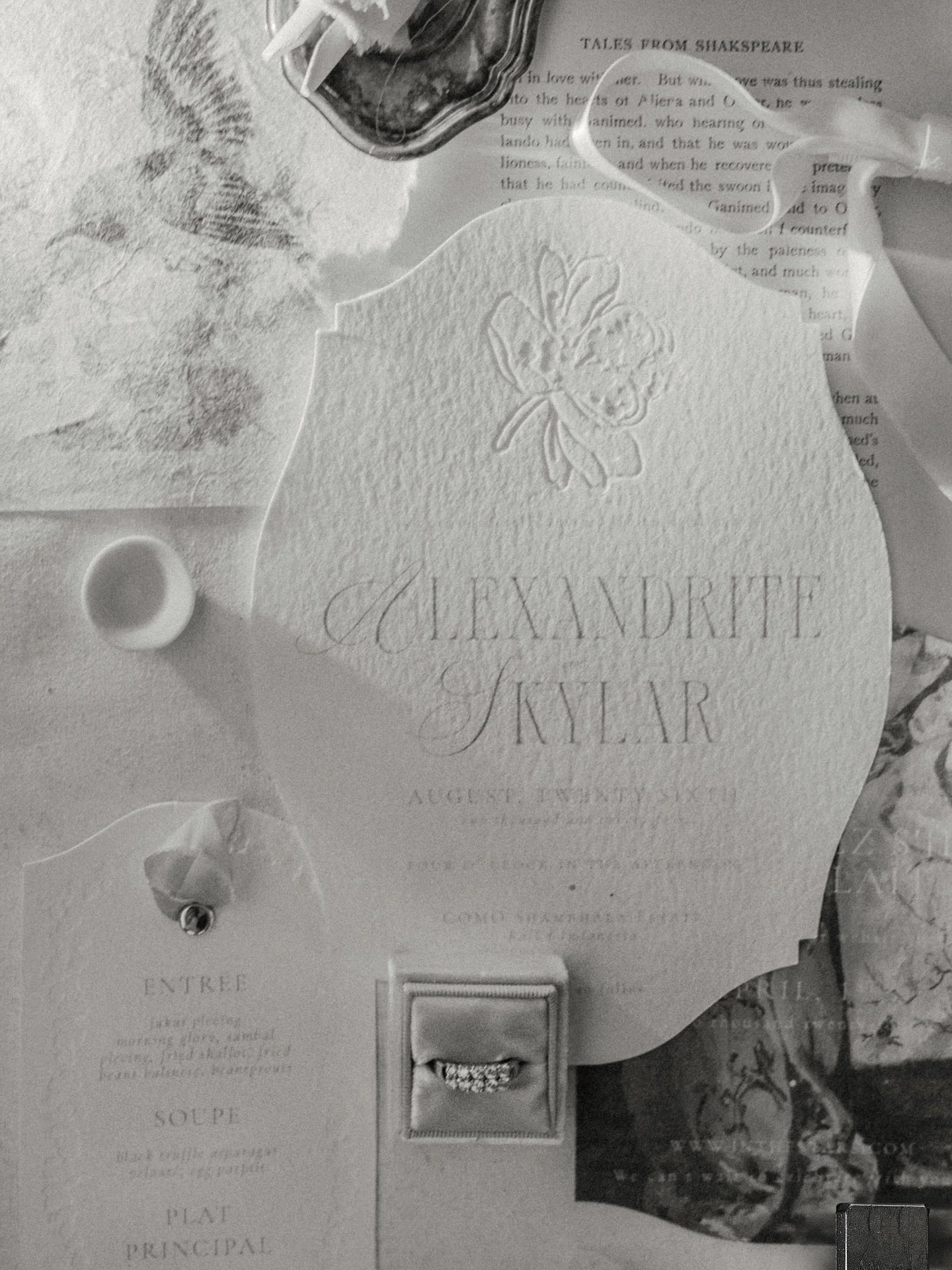 Such an honour collaborating with @papier.handmade all the way from Cape Town, South Africa. This suite is a harmonious blend of French elegance and artisanal artistry, beautifully captured by @ameliasoegijono and proudly featured on @magnoliarouge &