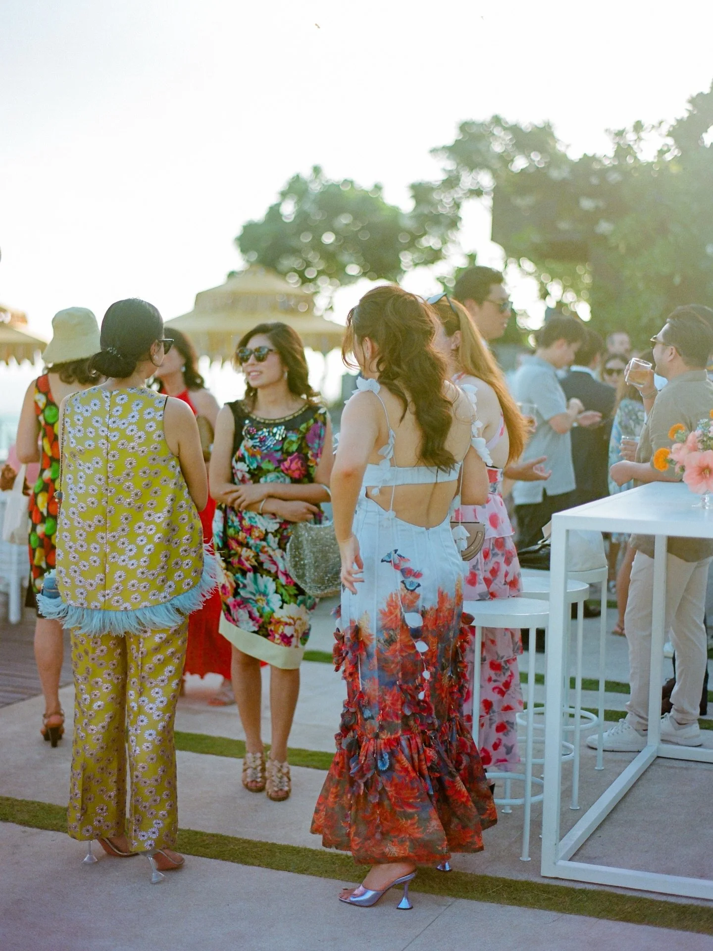 A poolside welcome for K&amp;J at @sixsensesuluwatu, where guests arrived in style to mark the beginning of their wedding weekend. The space was beautifully transformed by @thehosttable, featuring custom parasols, beach towels, and cushions, and comp