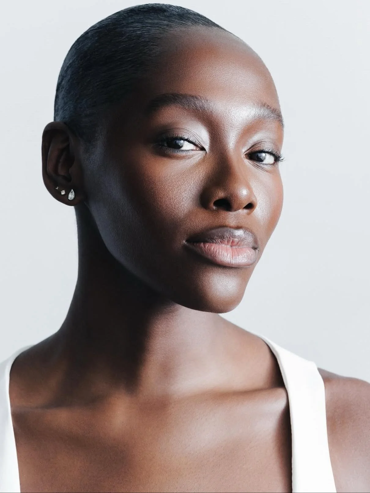 Sarah is RESILIENT 🤍 now available in USA / EUROPE ✈️