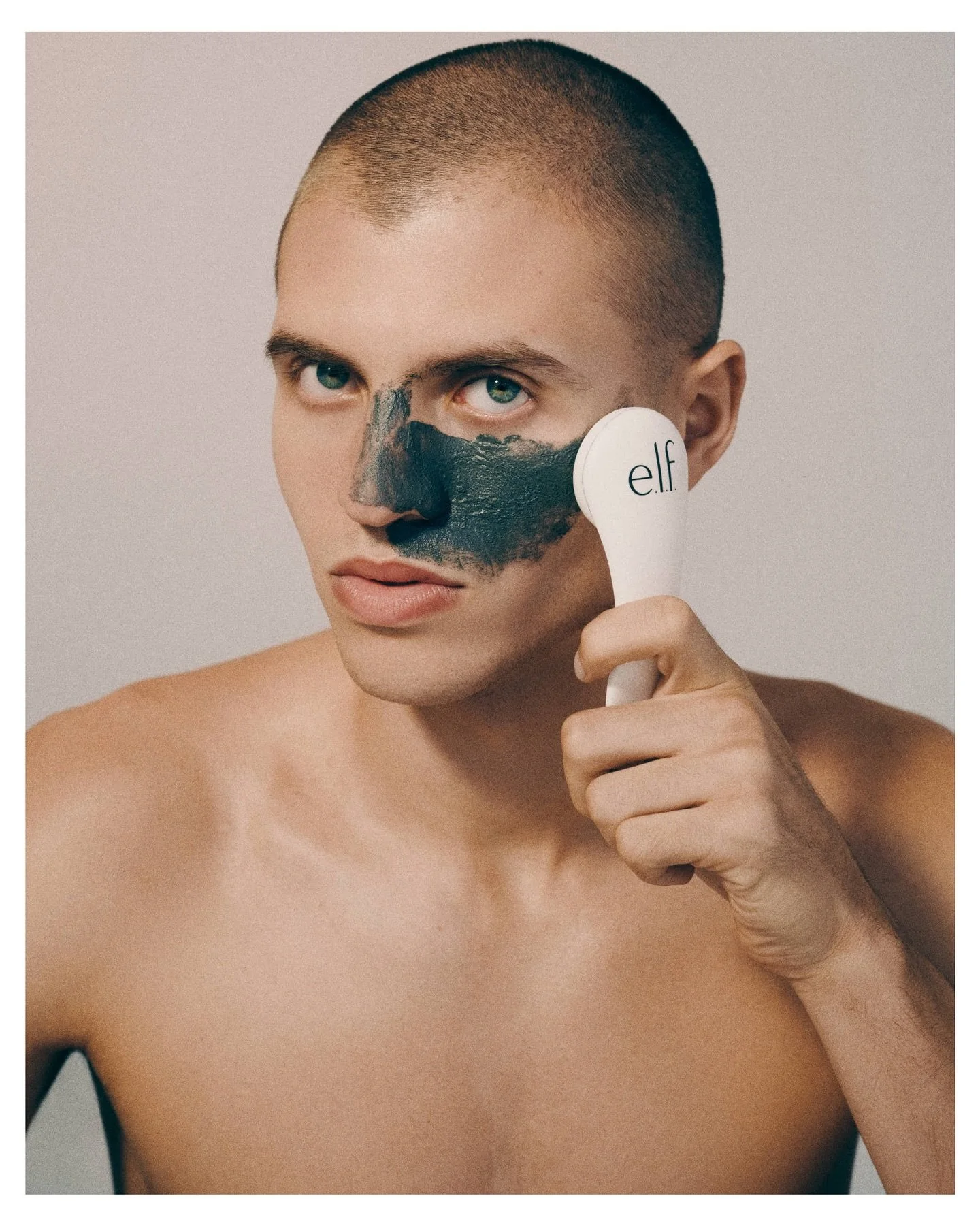 DANIEL | &ldquo;MenOfBeauty&rdquo; @elfcosmetics Magnetic Mask |
Skincare with @sergiobcolon
MUA: @coreysandersmakeup