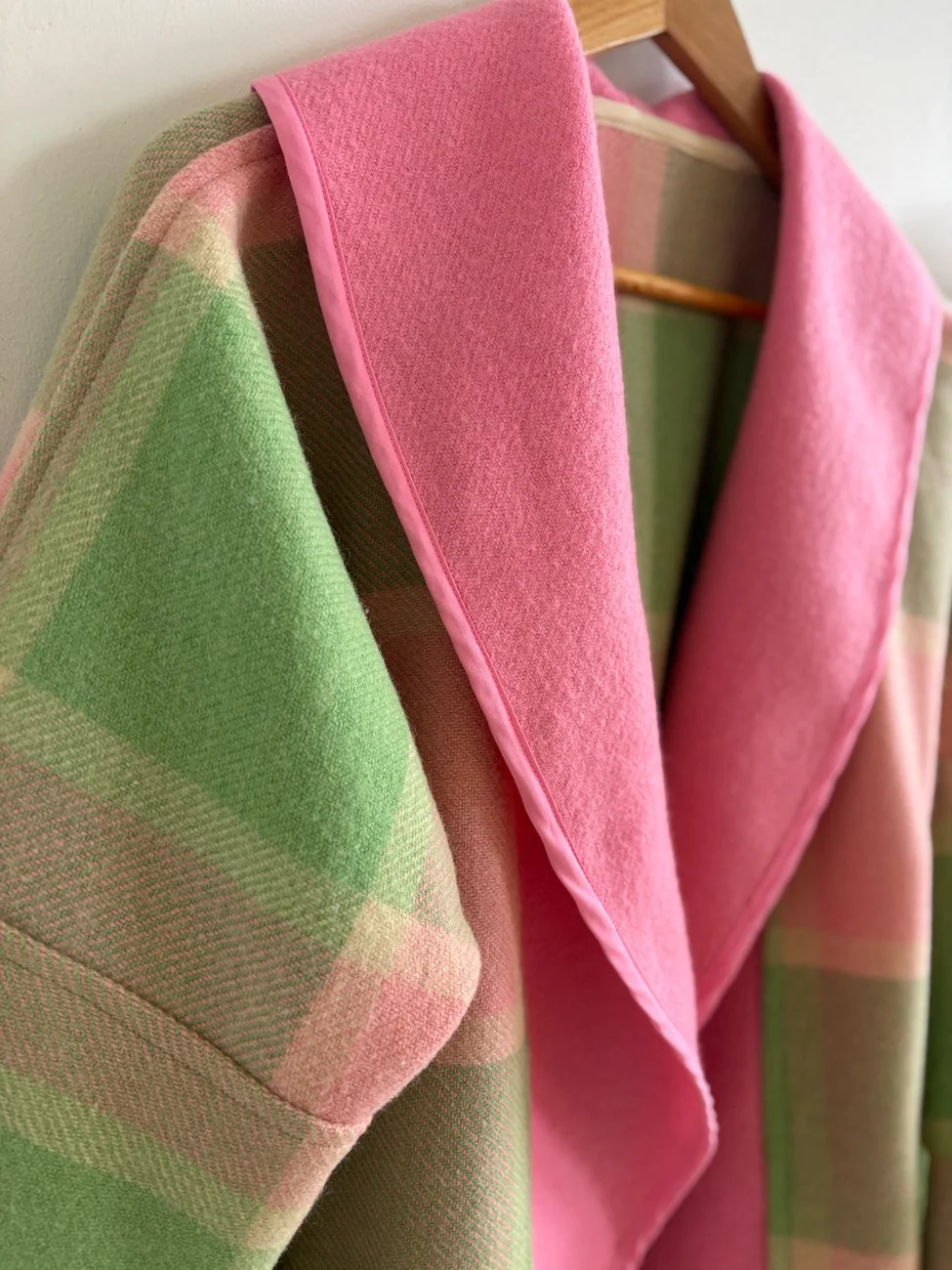 pink-collar-kimono-detail-collar-hanging.jpg