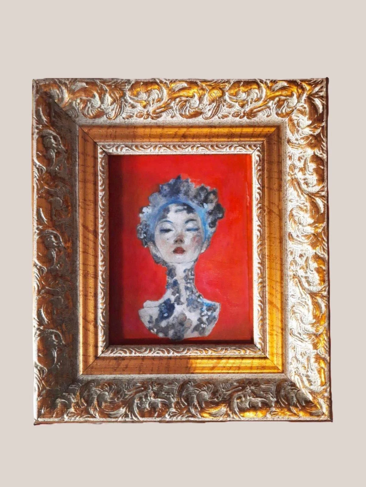 Muñeca de Porcelana | Azul, Blanco y Rojo