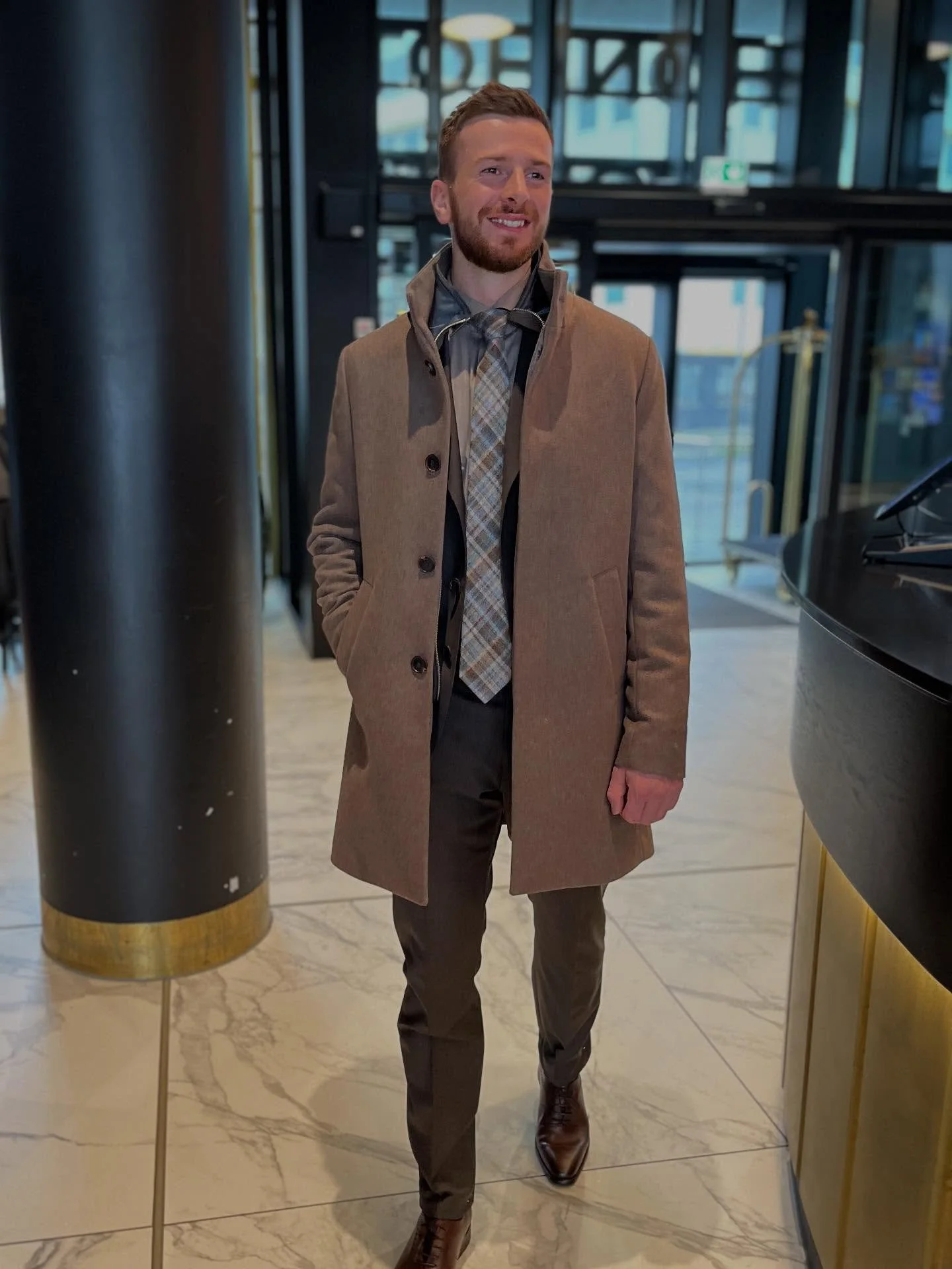 H&Oslash;STTILBUD 🍁Kj&oslash;p dress n&aring; - f&aring; 50% p&aring; Ullfrakk fra Martinique (3395.-) i flere farger. Kampanjeperiode 4-18 Oktober 
(Gjelder ikke dress p&aring; tilbud) #dress #frakk #mensfashion #handlelokalt #svolvaer  #shoppinglo