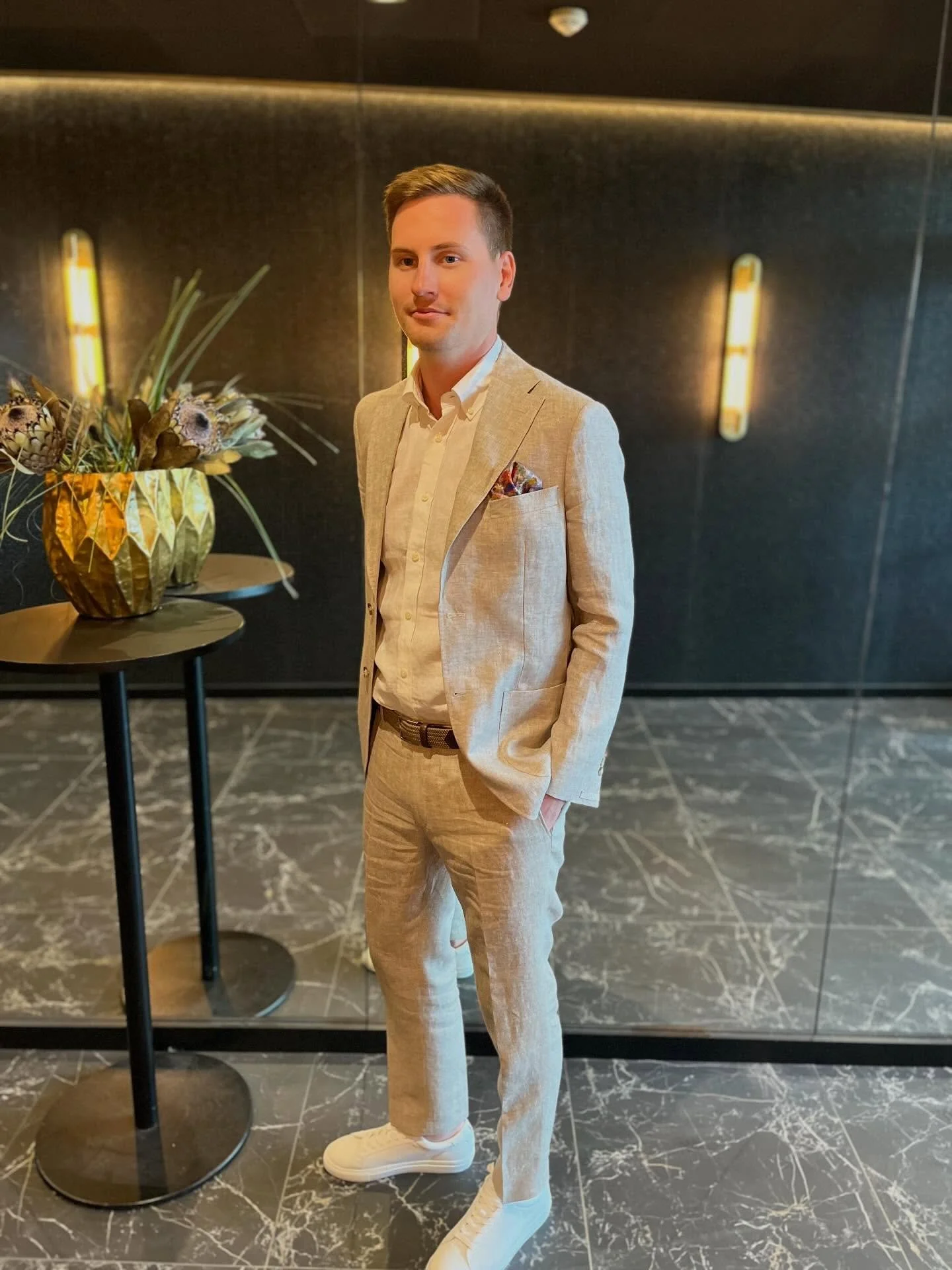 Lindress fra norske Frislid 🎉 vi har ogs&aring; l&oslash;se blazere i gr&oslash;nn, lysbl&aring; og bl&aring; - Finn ditt antrekk til sesongens festligheter hos oss #bremnesisvolv&aelig;r #svolvaer #festdager #bryllup #konfirmasjon