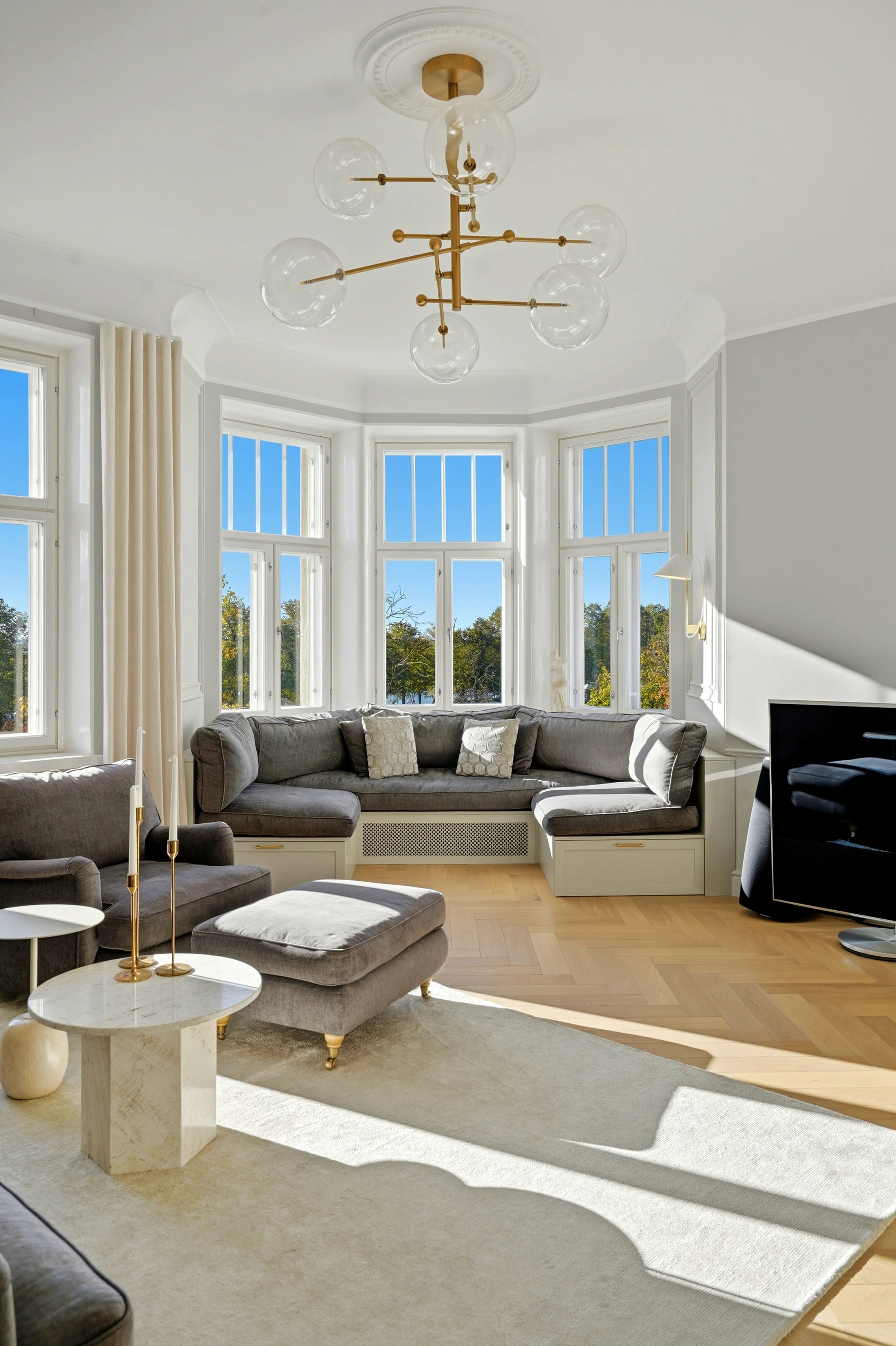 PropertyVisionsin kuvaama valoisa asunnon sisätila