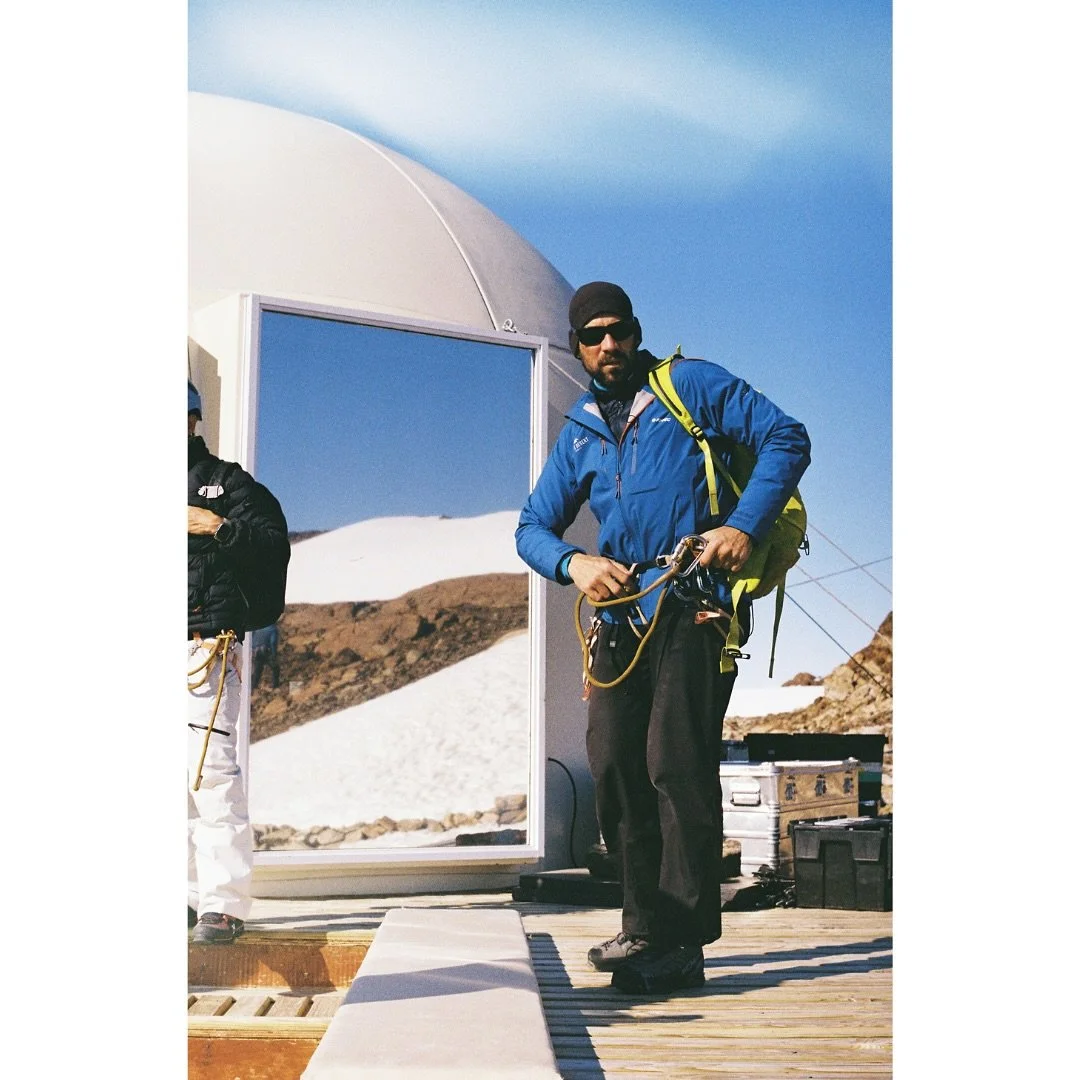 Never a normal day&hellip;🇦🇶

(Swipe for two cuties 🥹💍)