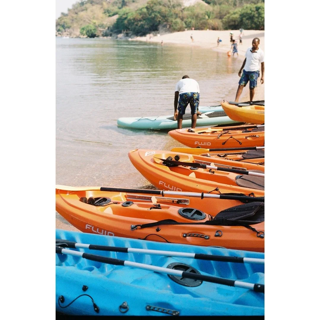 Wrapping up the years film images with one last post from Malawi✨ 

#olympusom1 #filmphotography #kodakgold200 #analog #likomaisland #malawi #shootfilmmag #chasinglight #shootfilmunder1000 #indiefilmlab #theanalogclub #filmphotomag