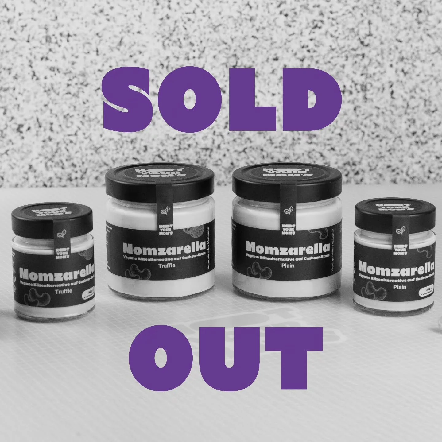 Erneut habt Ihr unsere Erwartungen v&ouml;llig &uuml;bertroffen! Nachdem wir wie angek&uuml;ndigt heute Abend die n&auml;chste Ladung Momzarella in unserem Online-Shop gestellt haben, habt Ihr den Shop SCHON WIEDER v&ouml;llig leer gekauft... und das