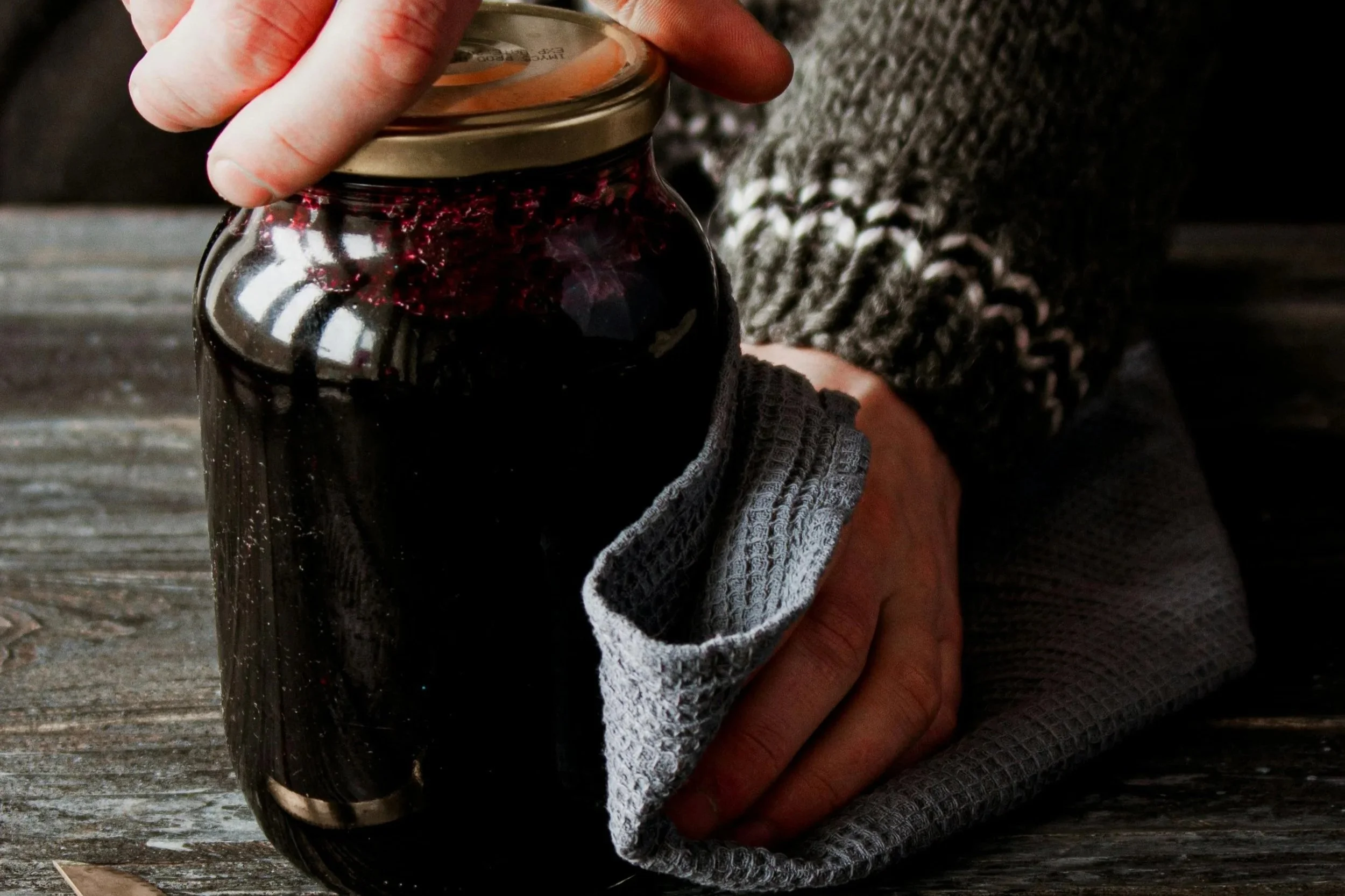 Elderberry Quest: Brew Magical Syrups And Teas for a Cozy Winter