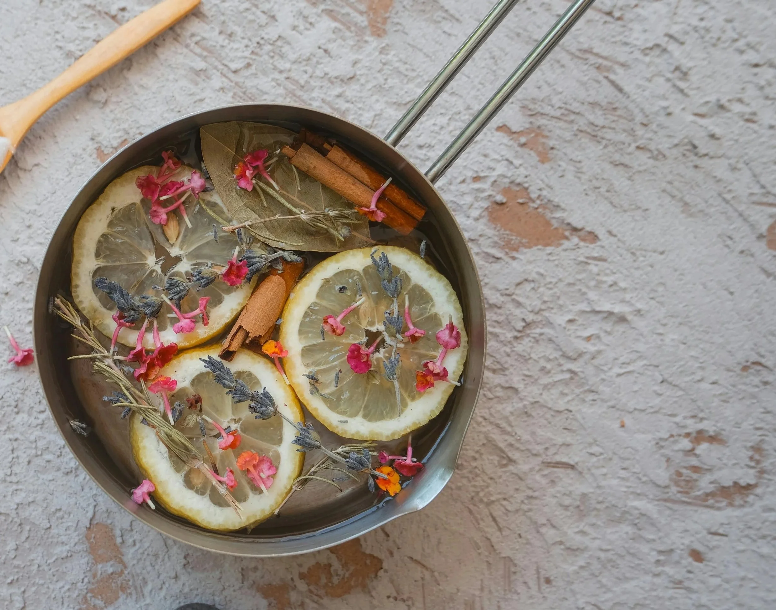 Simplest Aromatic Humidifier For a Cozy Home