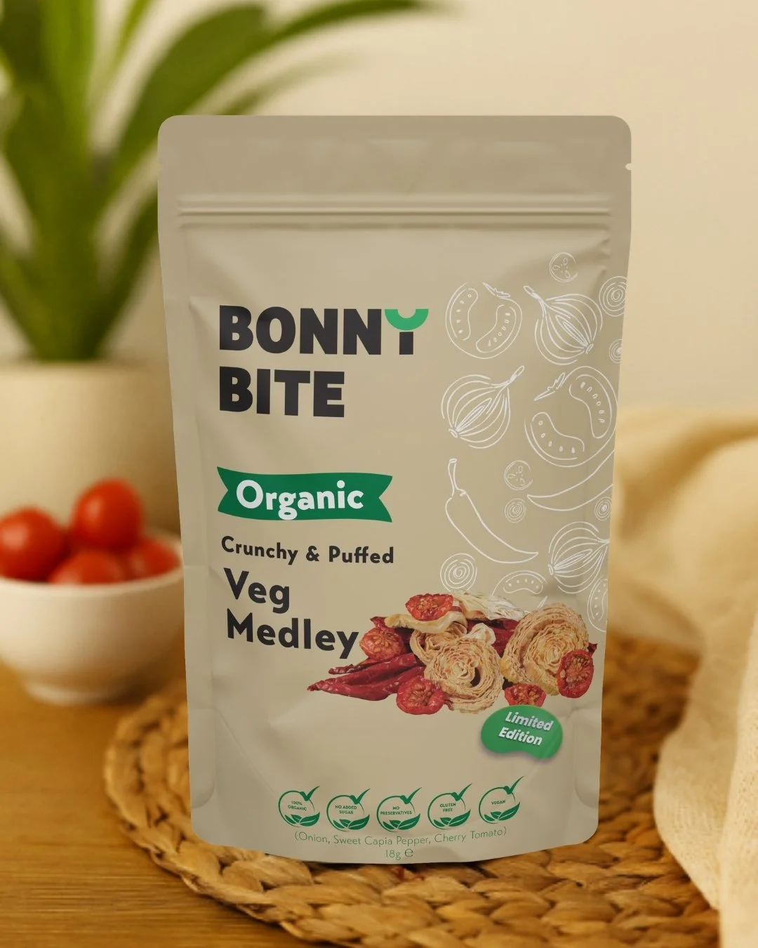 Meet Veg Medley &mdash; your new crunchy little pick-me-up! 

Packed with natural goodness and zero additives, it&rsquo;s the perfect boost to brighten any break. Grab a moment, grab a bite, feel the difference. 🌿

#bonnybiteuk #organic #organicsnac