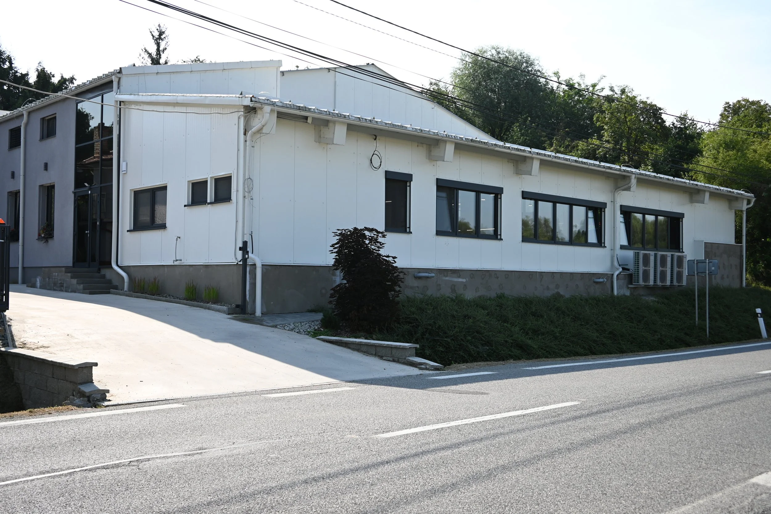 Pohľad na exteriér výrobnej haly