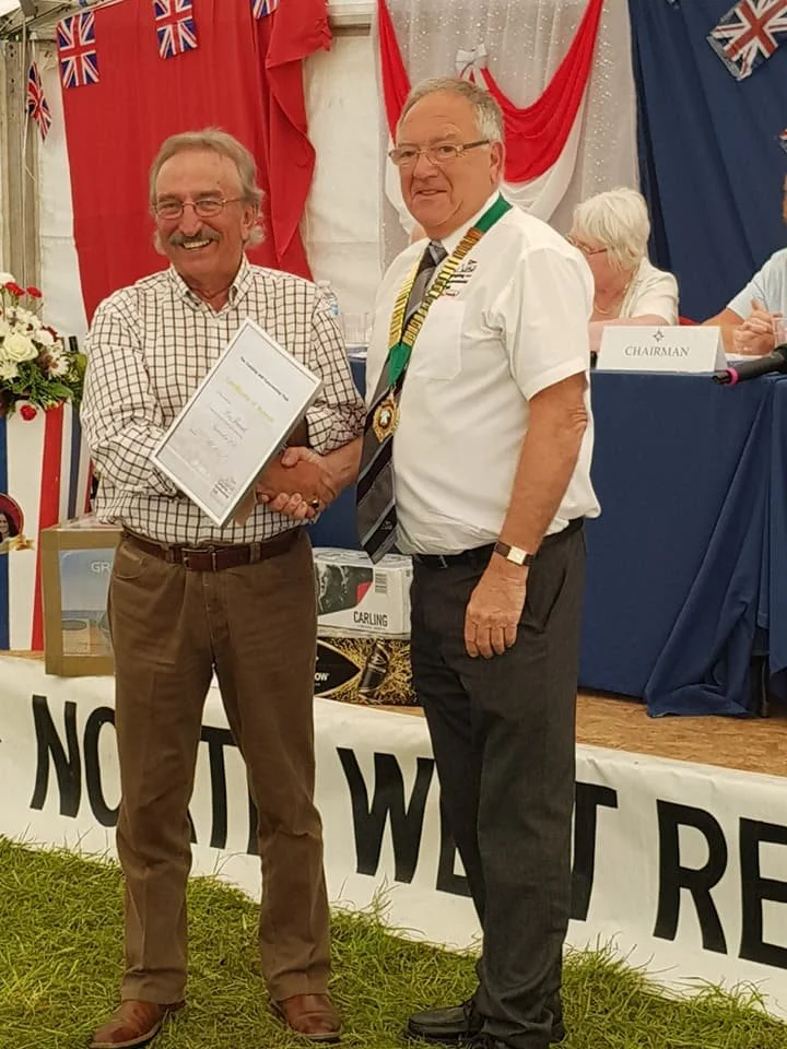 Les-French-Recieves-Certificate-of-Honour.jpg