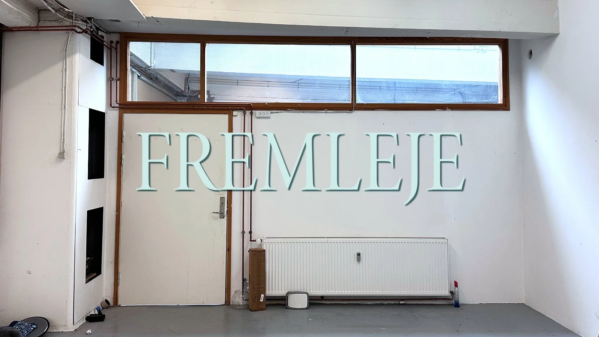 FREMLEJE: atelier med indirekte lys i stueetagen 