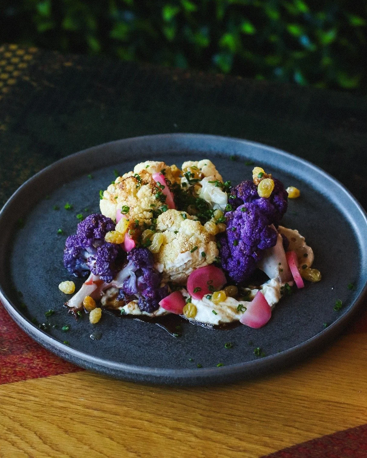 Proof that plants can steal the show. 🌿

:: Heirloom Cauliflower :: Brown butter + tamarind agave over smoked &amp; whipped tofu, finished with garden furikake and quick yuzu-pickled golden raisins. 

| vegan &amp; gluten free |

🍹 Happy Hour | 4:3
