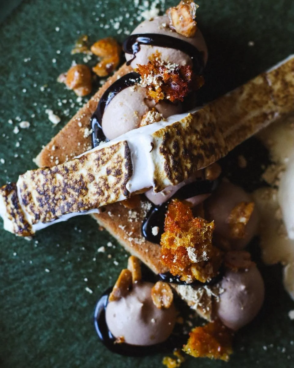 S&rsquo;mores, but make it Rood. Graham blondie, candied peanut, milkc hocolate ganache, chile chocolate sauce, bourbon marshmallow, peanut butter &amp; marshmallow ice cream, honeycomb

🍹 Happy Hour | 4:30pm - 6pm | 𝘛𝘶𝘦𝘴 - 𝘍𝘳𝘪
🍽 Dinner serv
