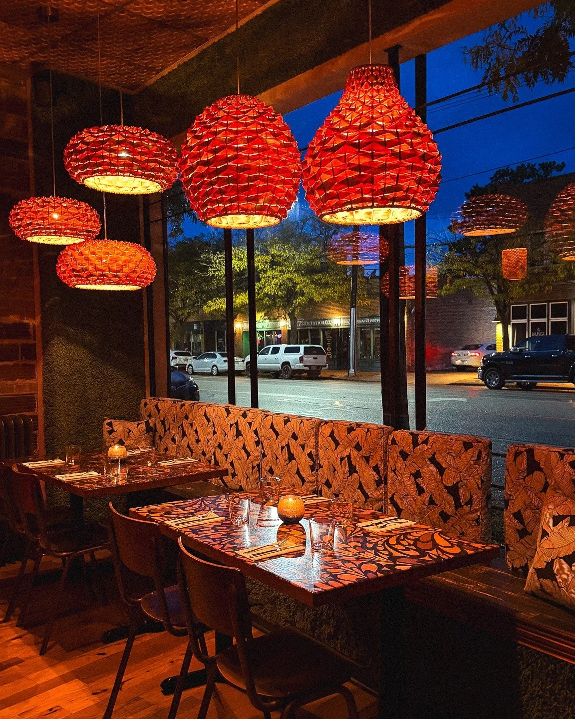 As the days get shorter and the nights longer, we&rsquo;re leaning into cozy season. Warm light, good food, a table that invites you to linger... this is our favorite time of year to gather. 🩷

As we head into the holidays, here&rsquo;s a quick look