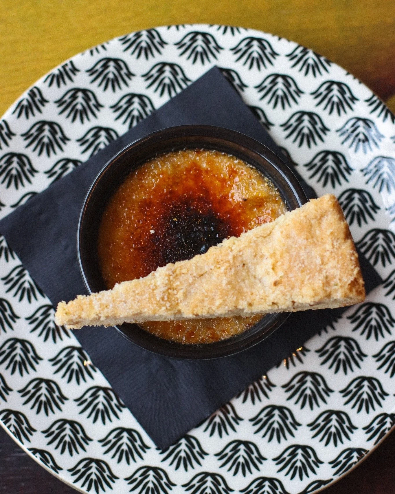 New on the winter dessert menu: meet our Cr&egrave;me Br&ucirc;l&eacute;e: apple compote baked into a maple walnut praline custard, finished with caramelized barley and rosemary shortbread.

You should always save room for dessert at Rood.

😃 Happy 