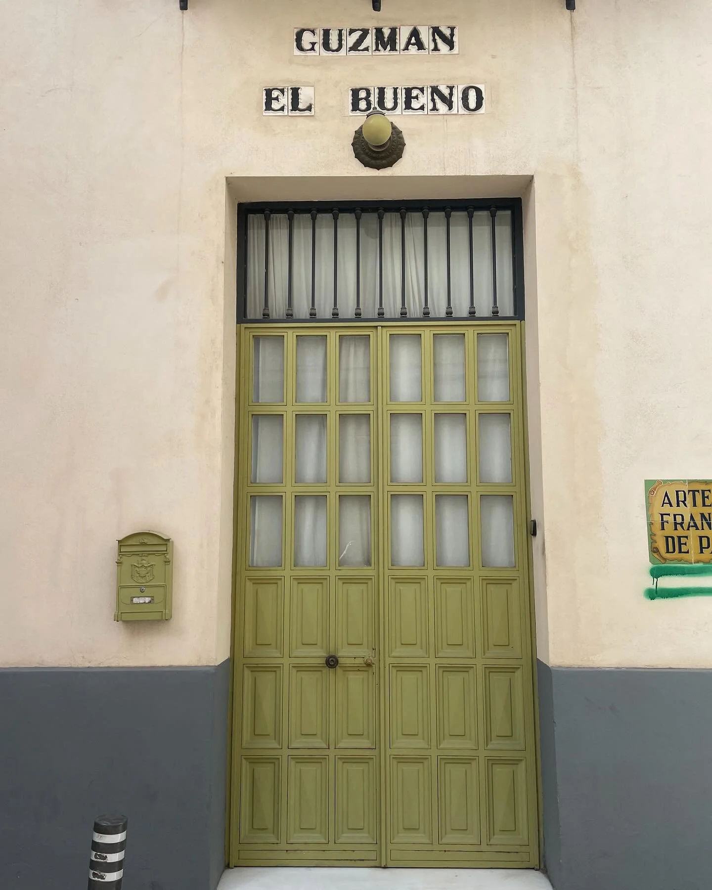 I couldn&rsquo;t help getting a little over excited about the architectural and landscaping details on our holiday in Andalusia and Seville&mdash; saw so many interesting and beautiful uses of terracotta and stone. The language of materials particula