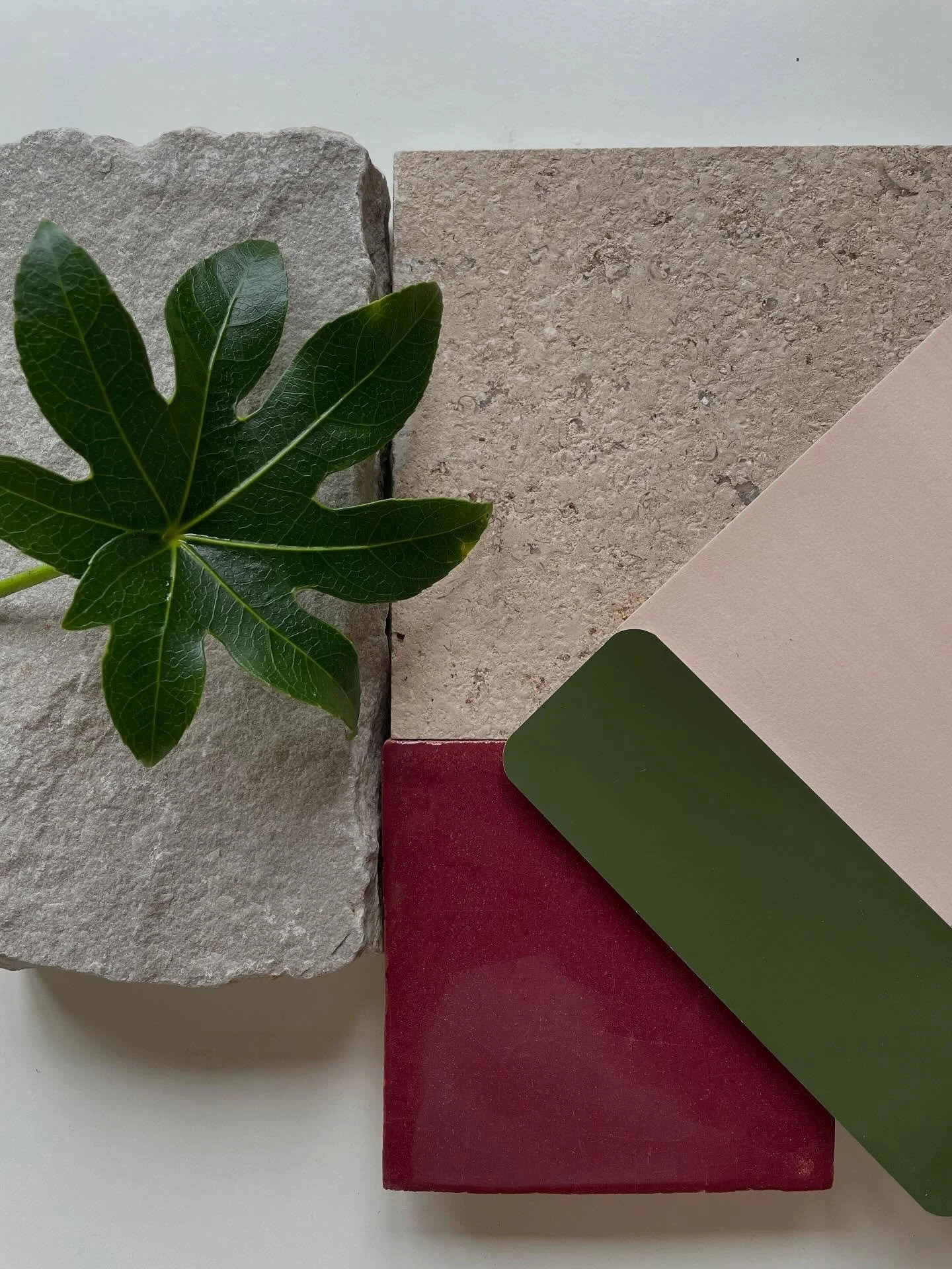 Garden design colour &amp; material palettes!
🎨 📐
This first one is for a tiny courtyard garden in Lambeth. The property is Grade II listed so it was vital to respect the building&rsquo;s heritage and I&rsquo;ve selected a stone cobble sett for par