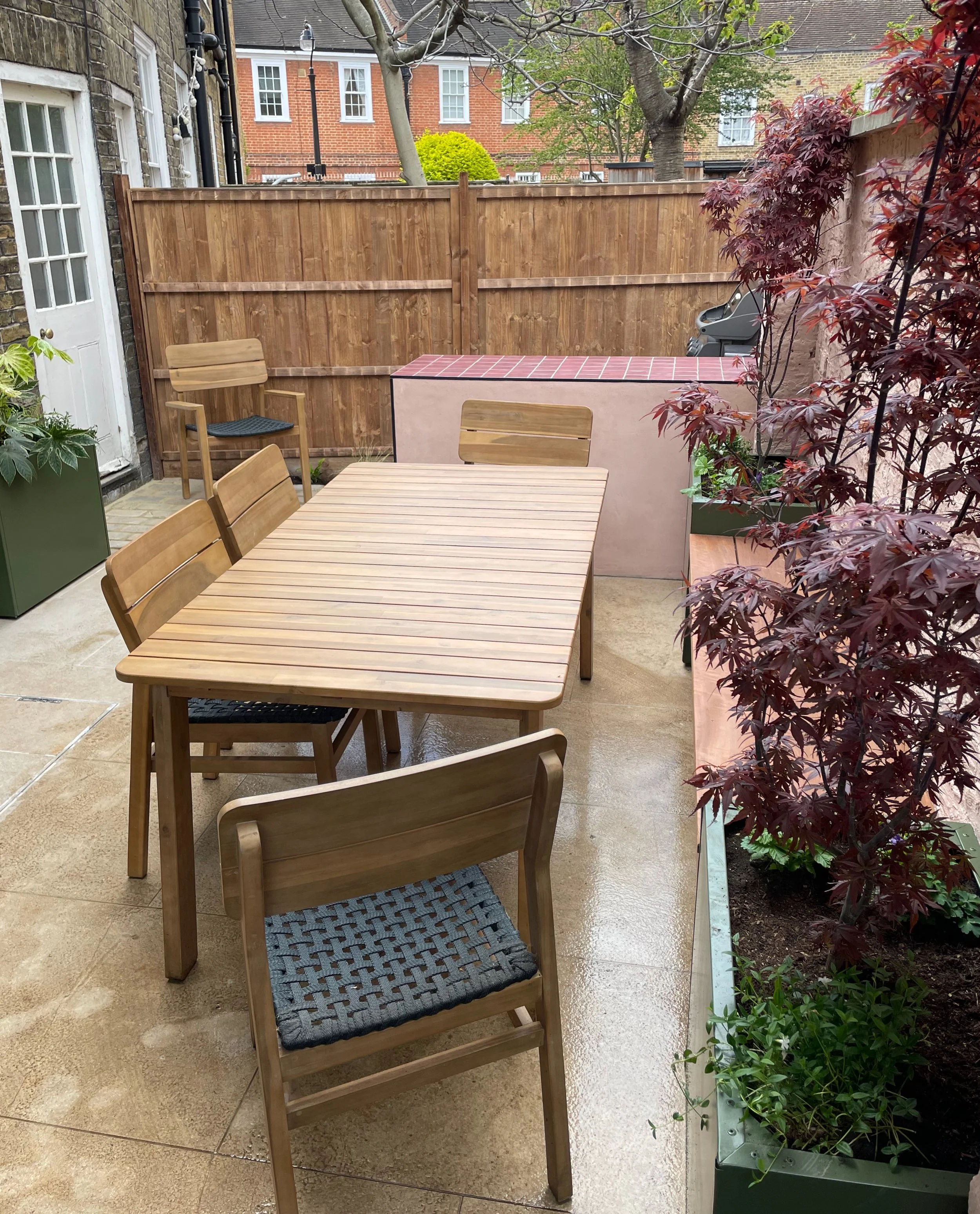 South London Courtyard garden with outdoor dining and cooking