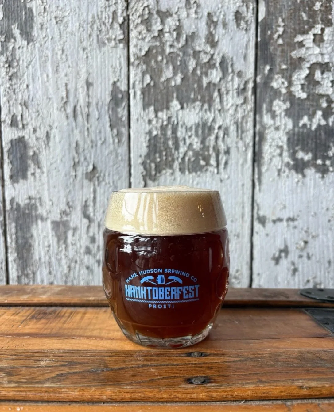 🔥 Now on Tap 🔥

Hanktoberfest 
Amber/Red Lager 6.7% ABV

#hankhudsonbrewing #explorelocal #IDrankwithHank #Hanktoberfest