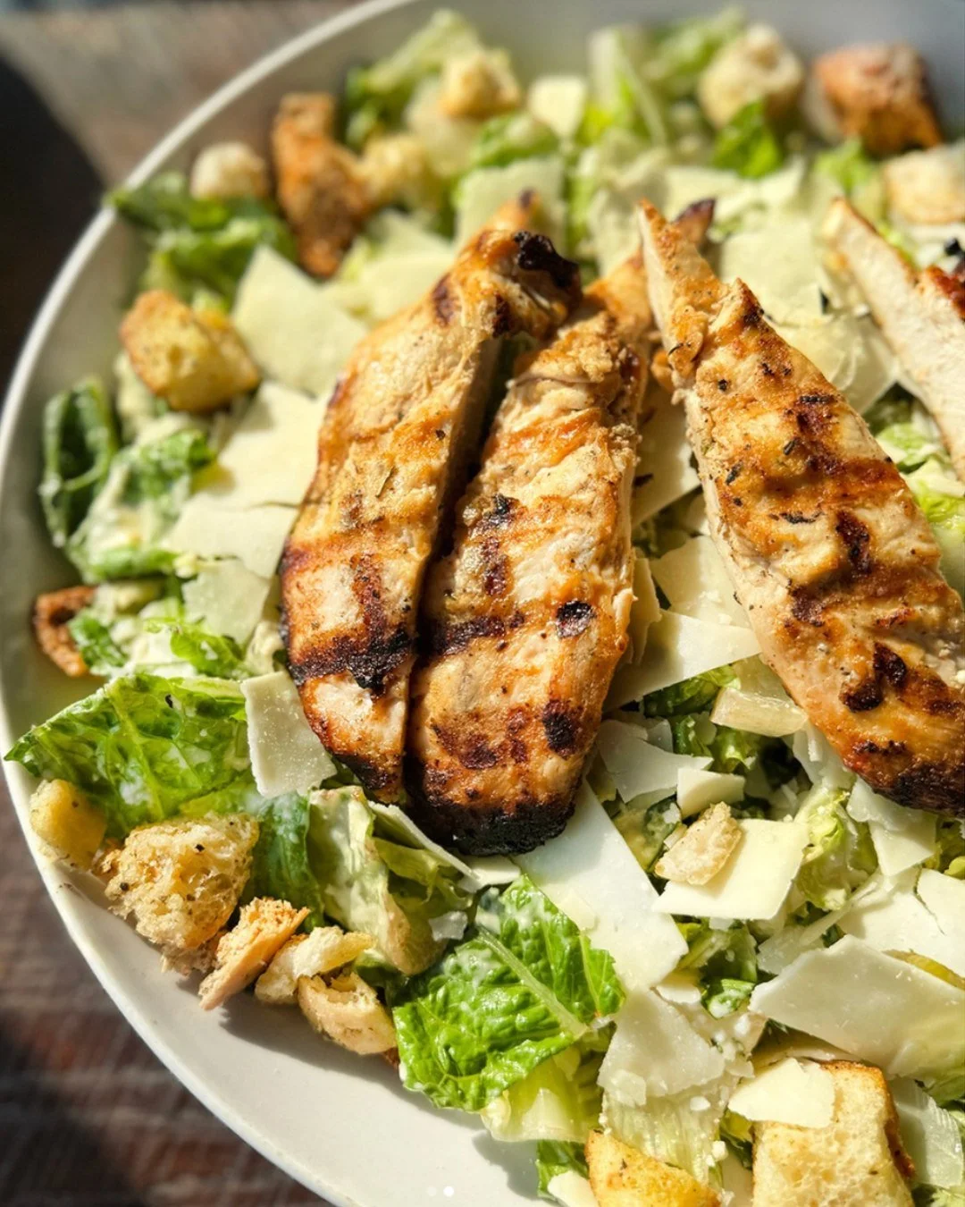 Traditional Caesar 🥬 🧀 🥖

Shaved parmesan &amp; pecorino / romaine hearts / garlic herb focaccia croutons / creamy Caesar