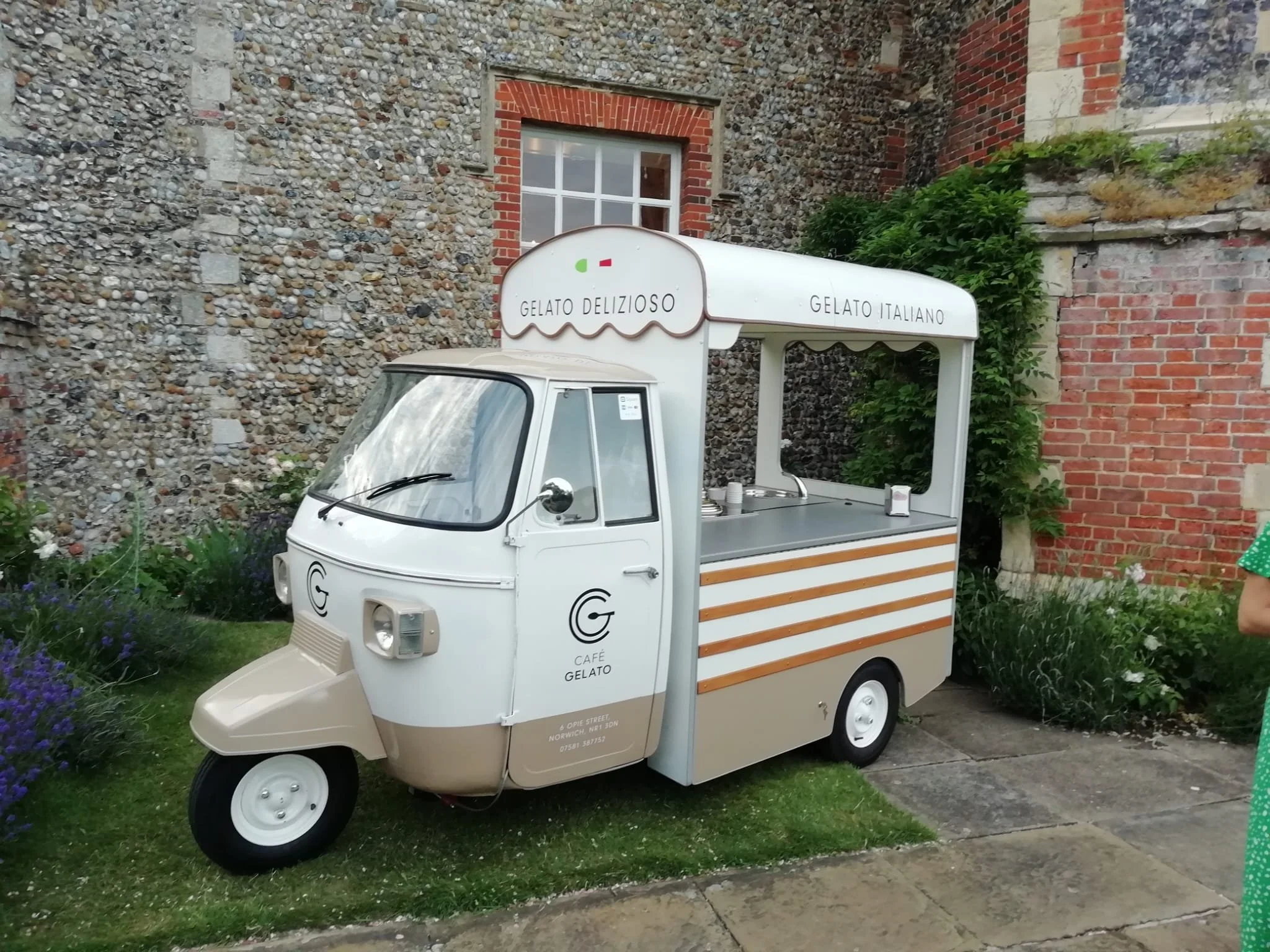 wedding-ice-cream-cart-suffolk.jpg