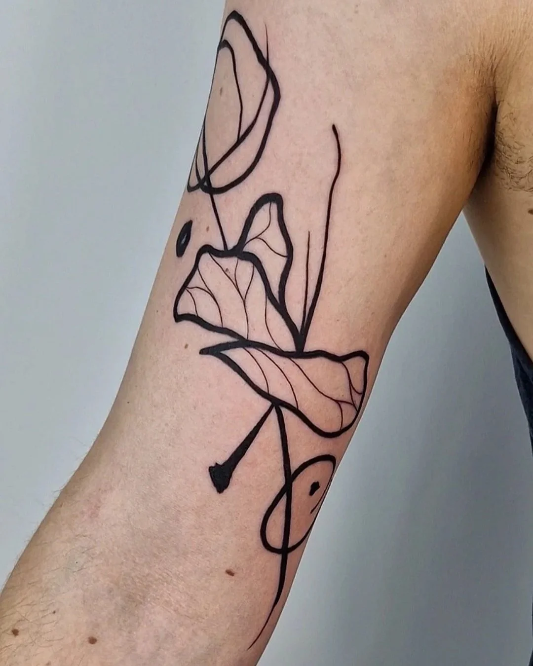 blackwork line tattoo