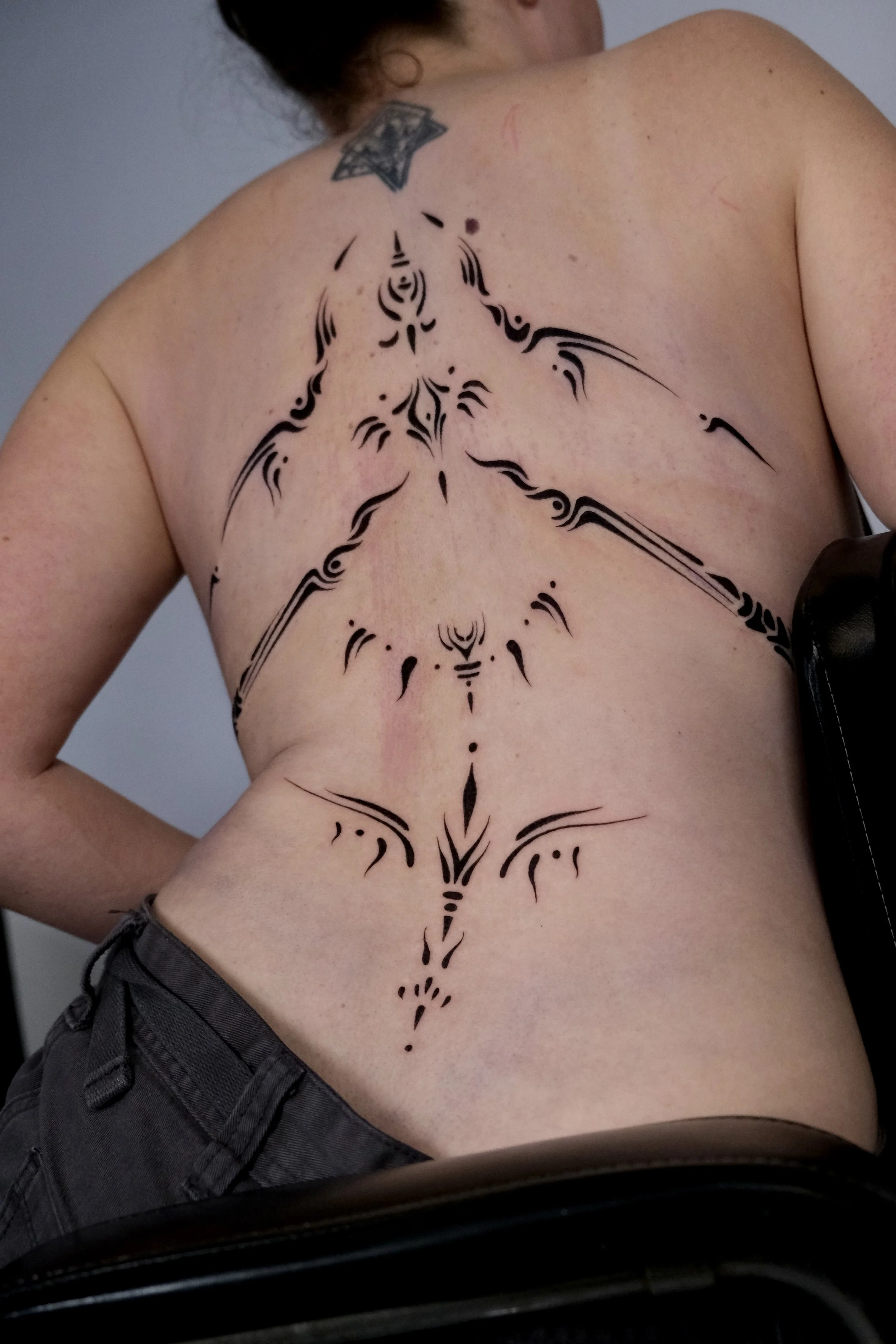 black ornamental tattoo op rug