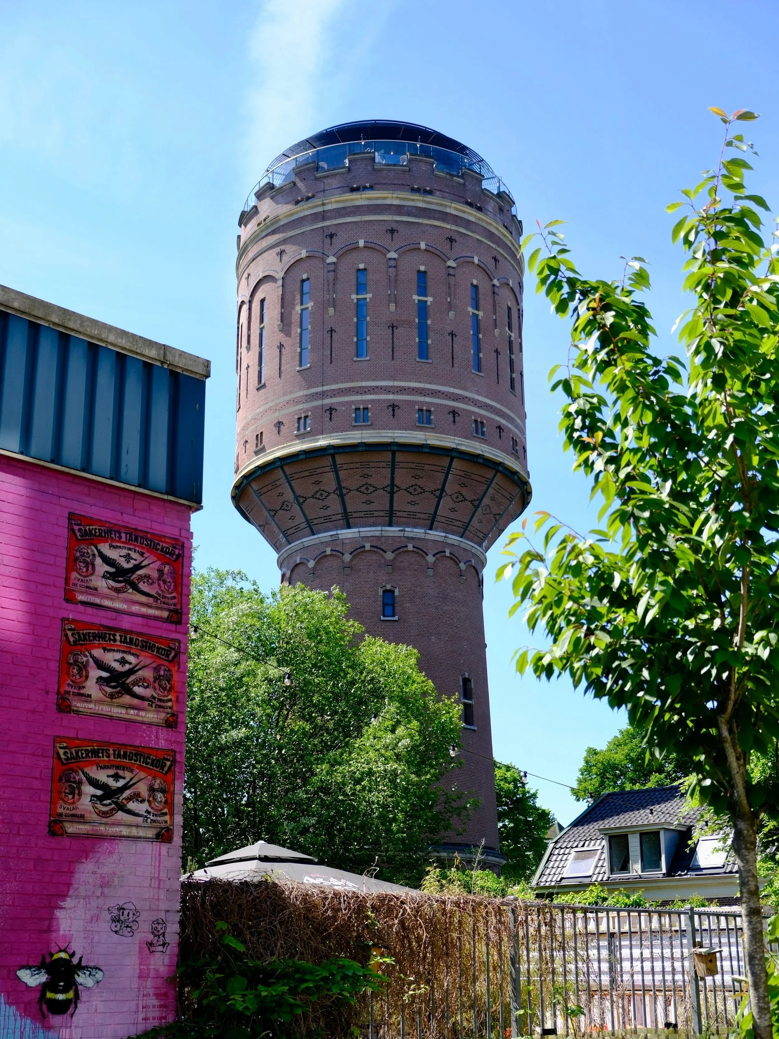 buitengevel van onze studio in de watertoren van heuveloord