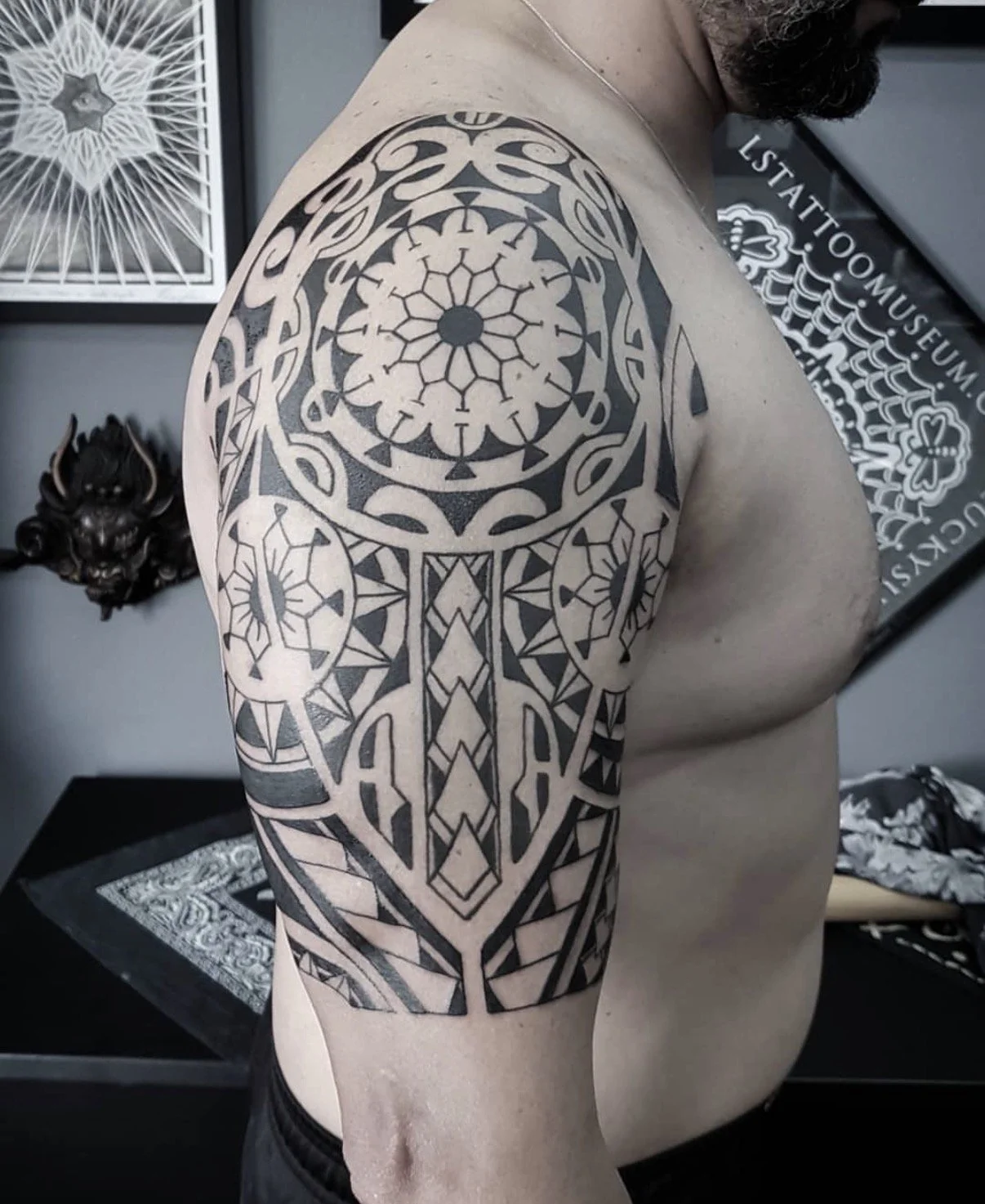 maori shoulder tattoo