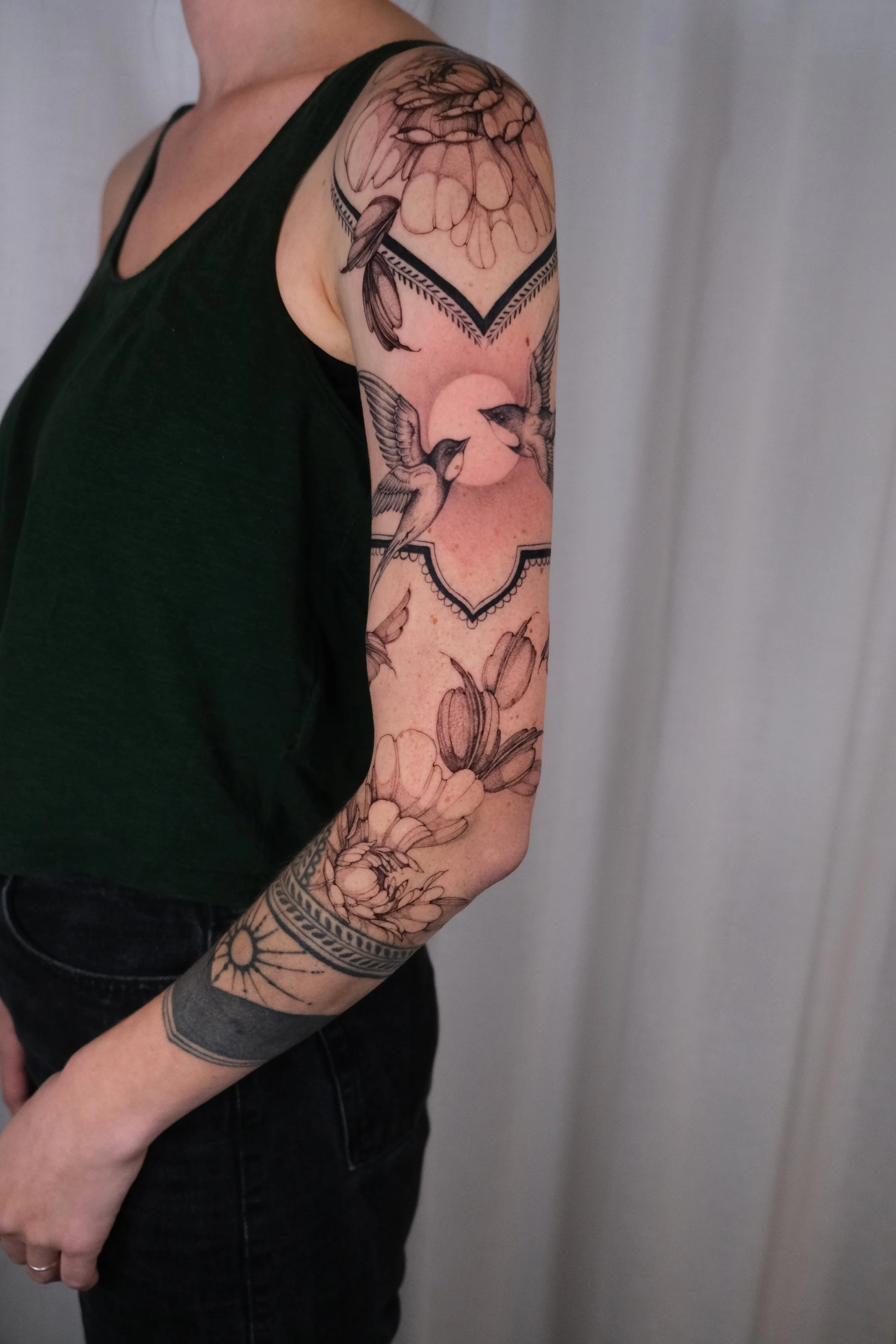 botanische arm sleeve met vogels