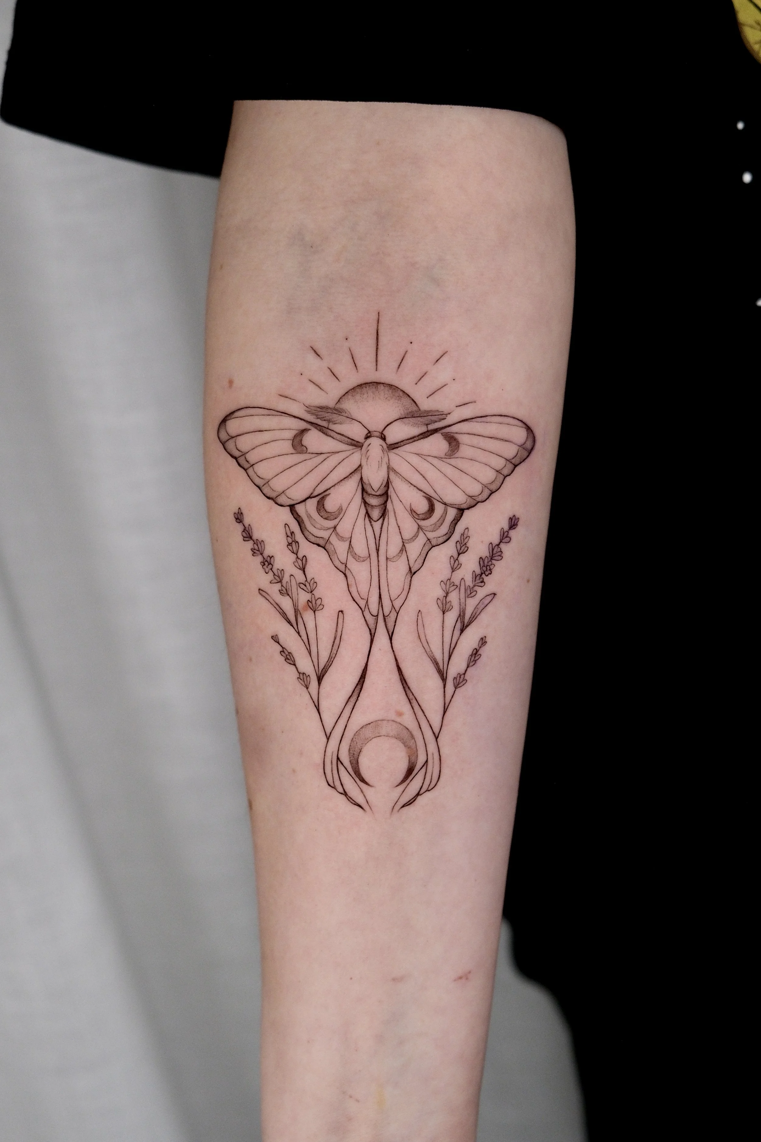 fineline vlinder tattoo 
