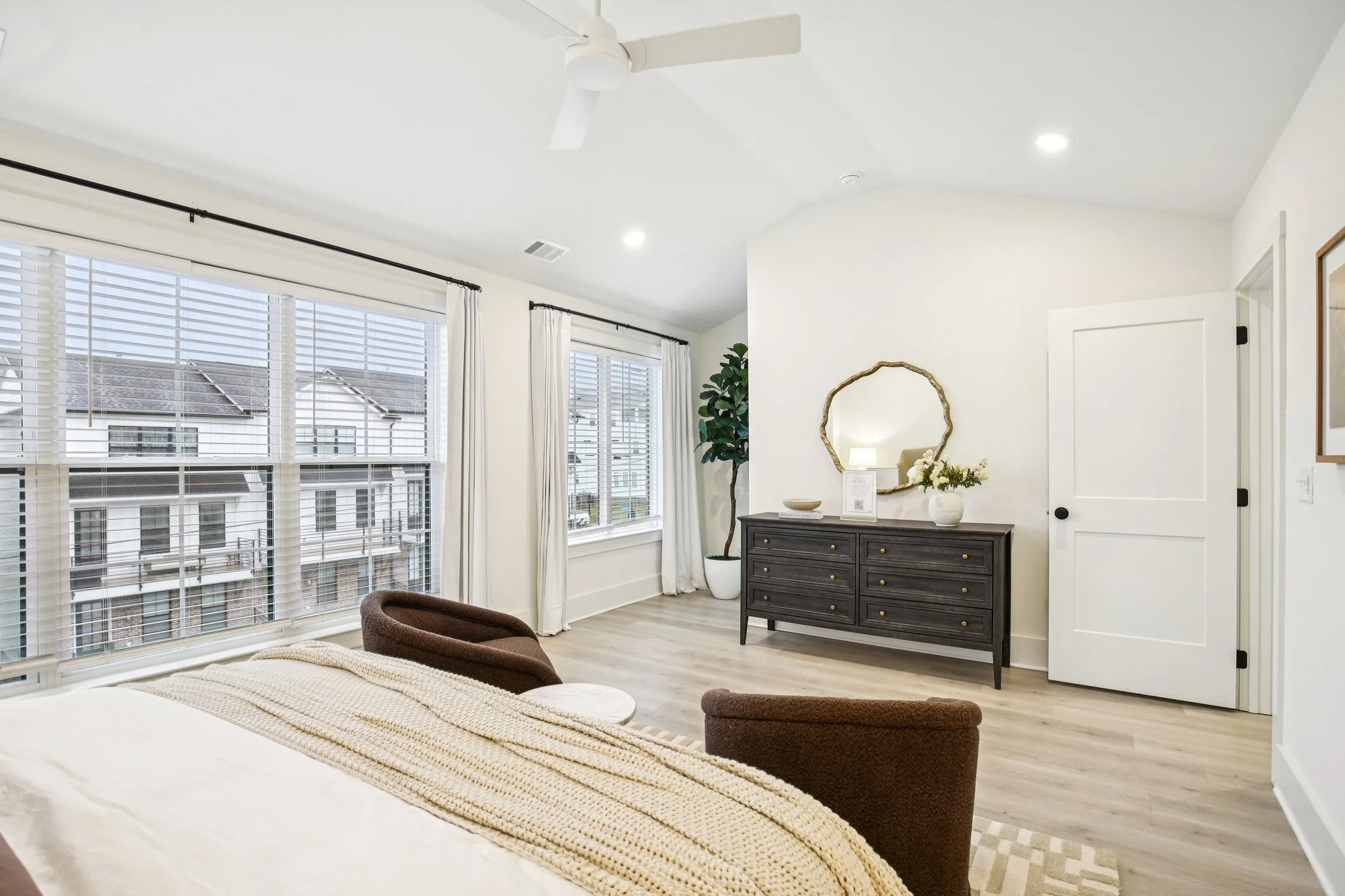 130-web-or-mls-906 SUMMIT AVE-S1902-039.jpg